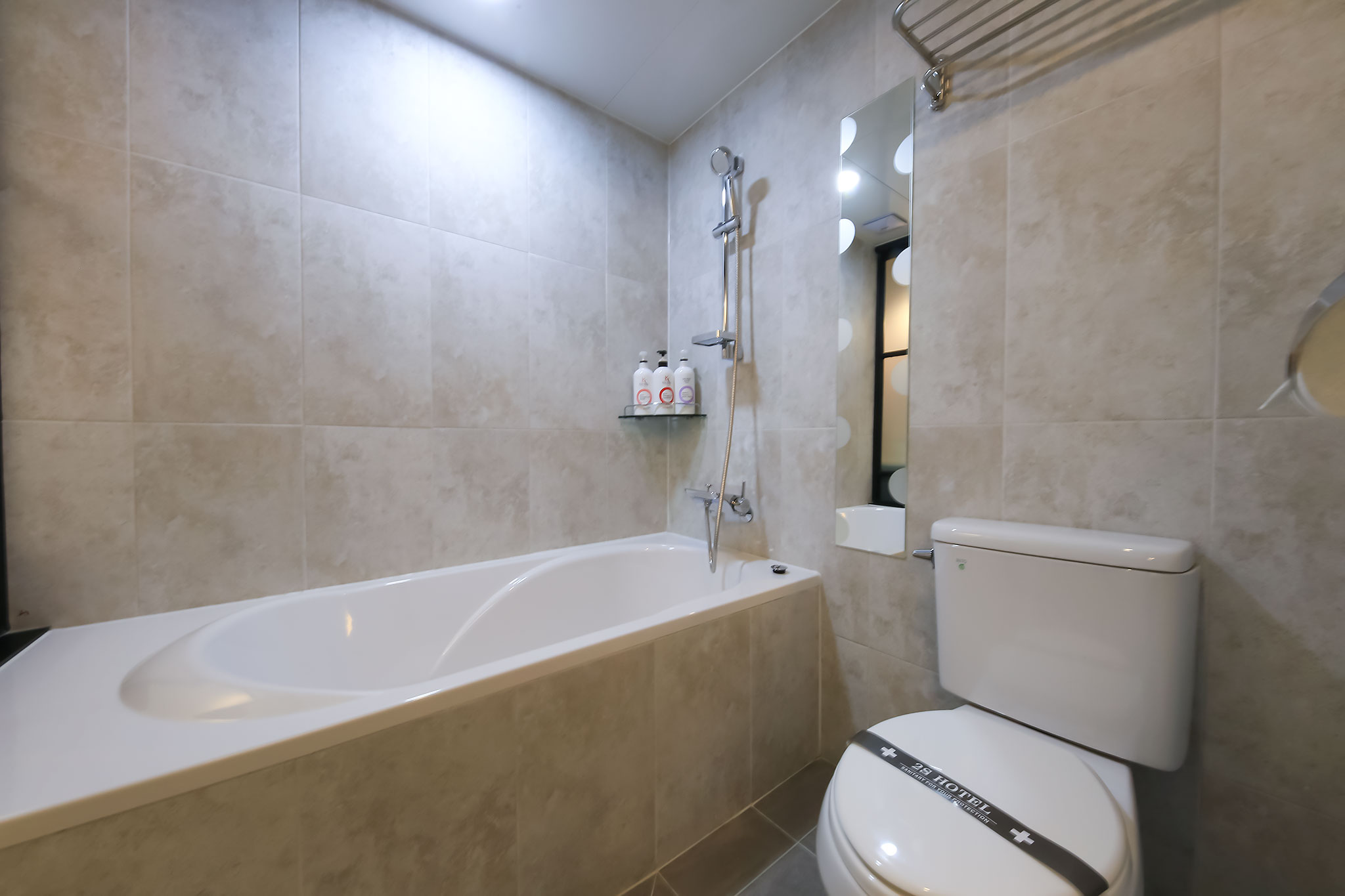 room detail thumbnail 2