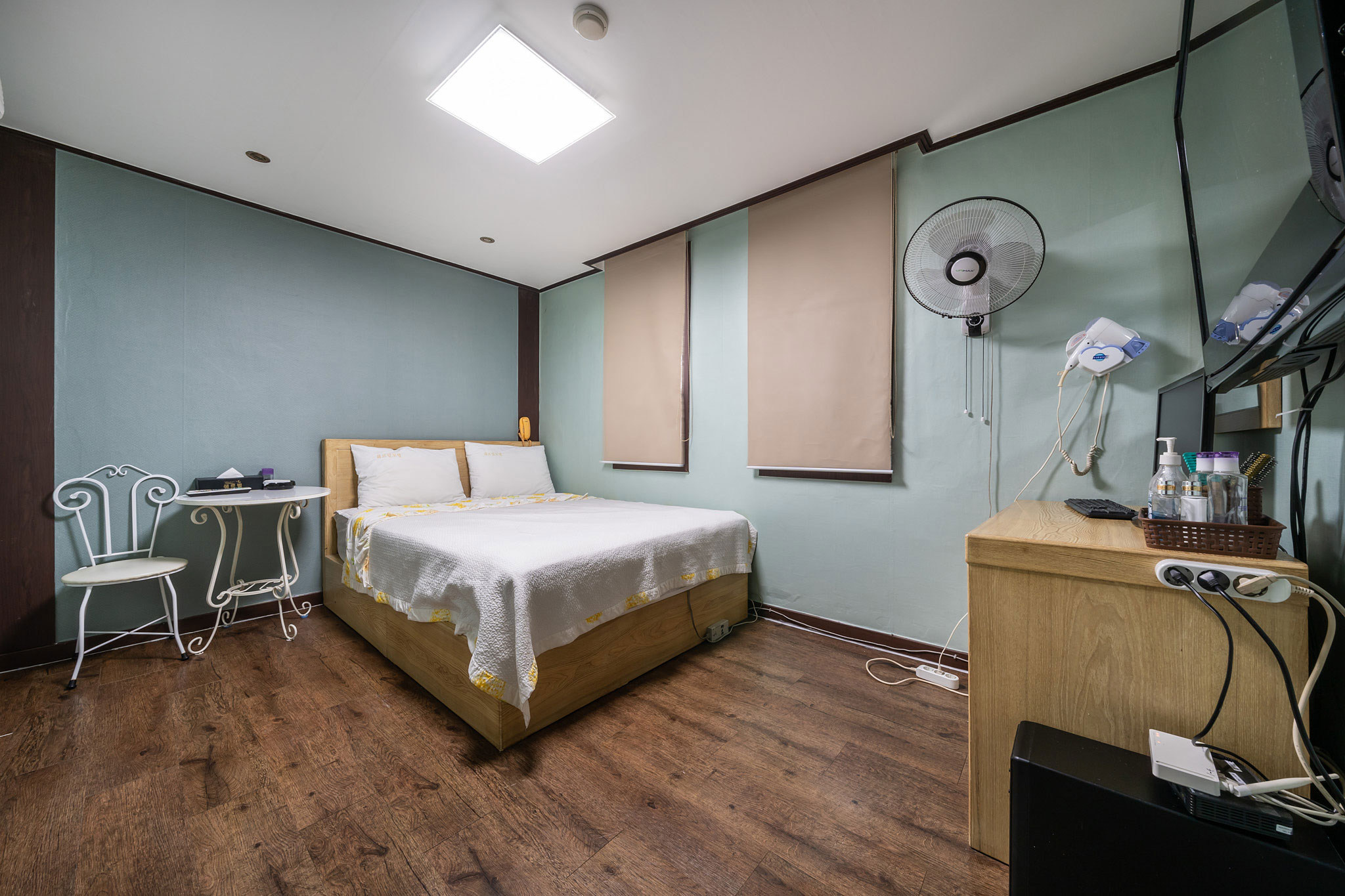 room detail thumbnail 0