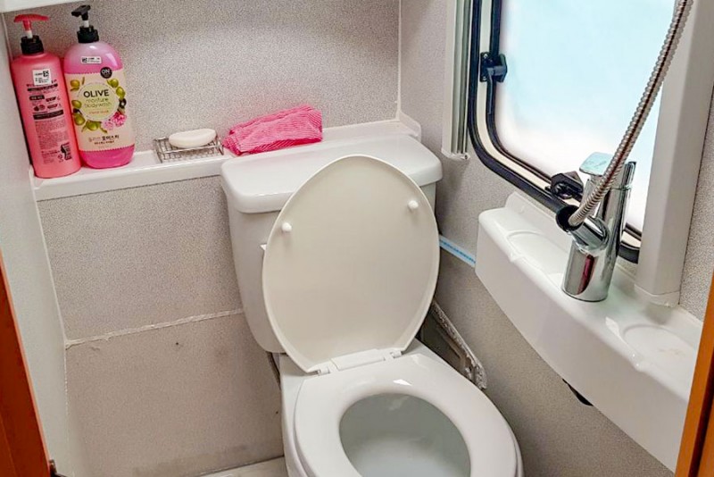 https://yaimg.yanolja.com/v5/2019/06/17/14/5d072934706f75.45537072.jpeg