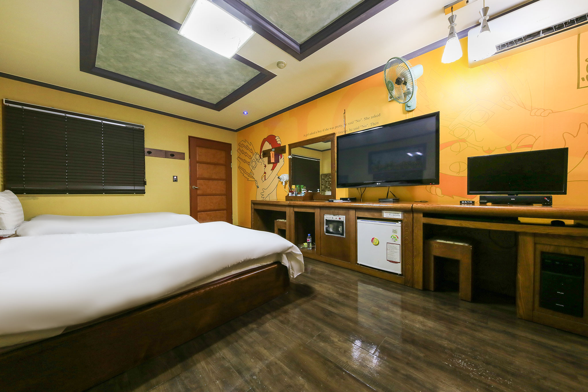 room detail thumbnail 2