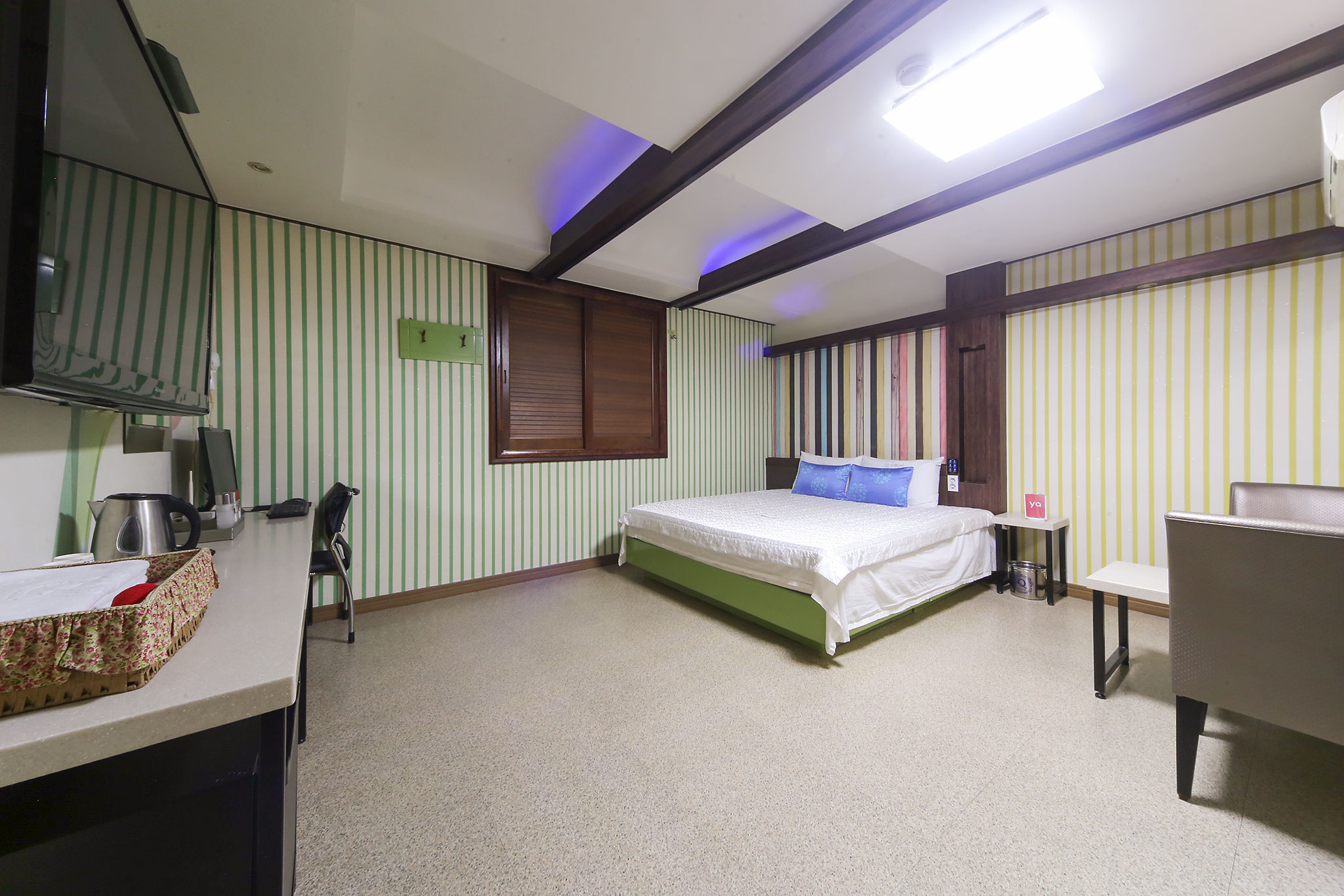 room detail thumbnail 1