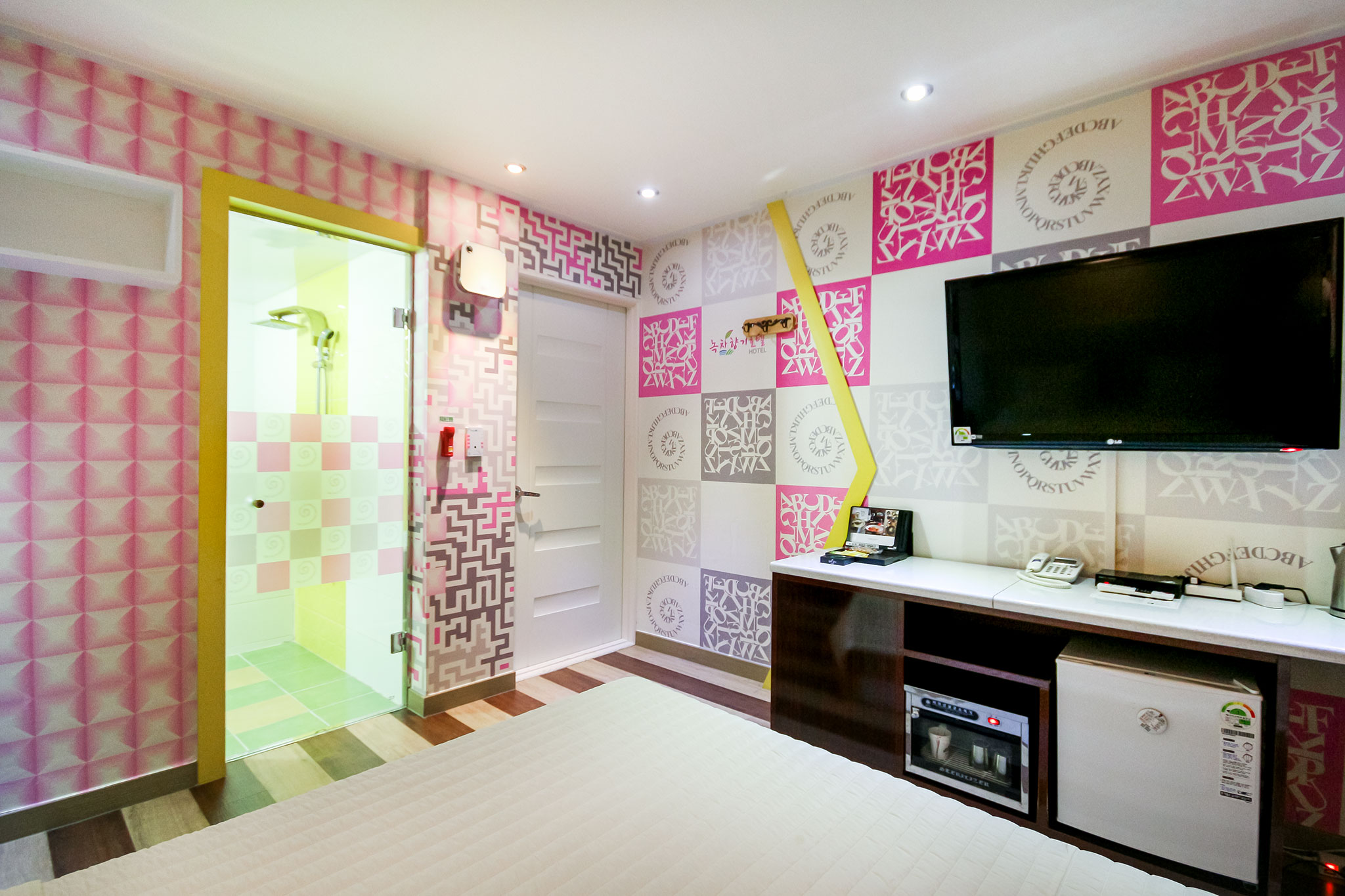 room detail thumbnail 2