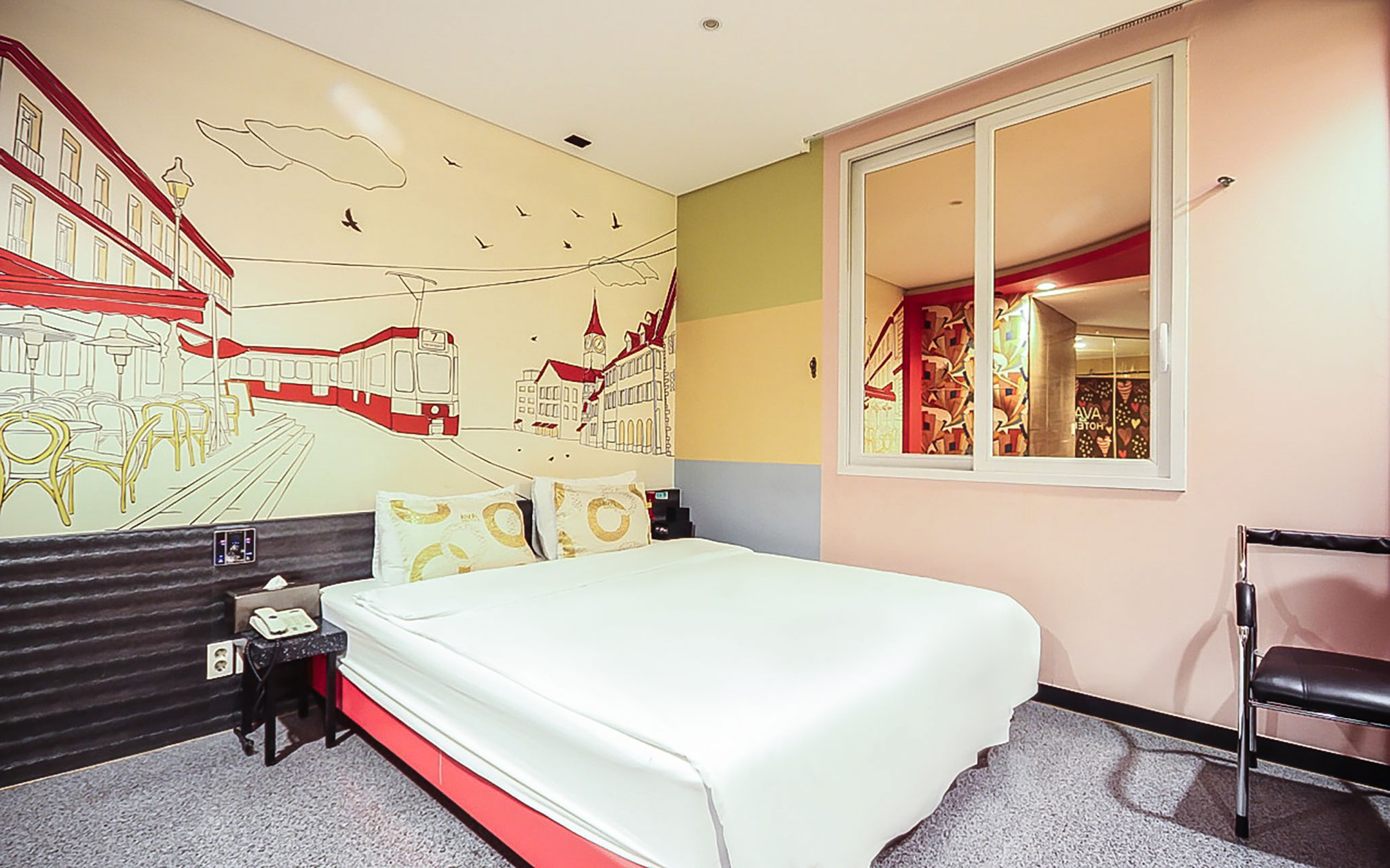 room detail thumbnail 1