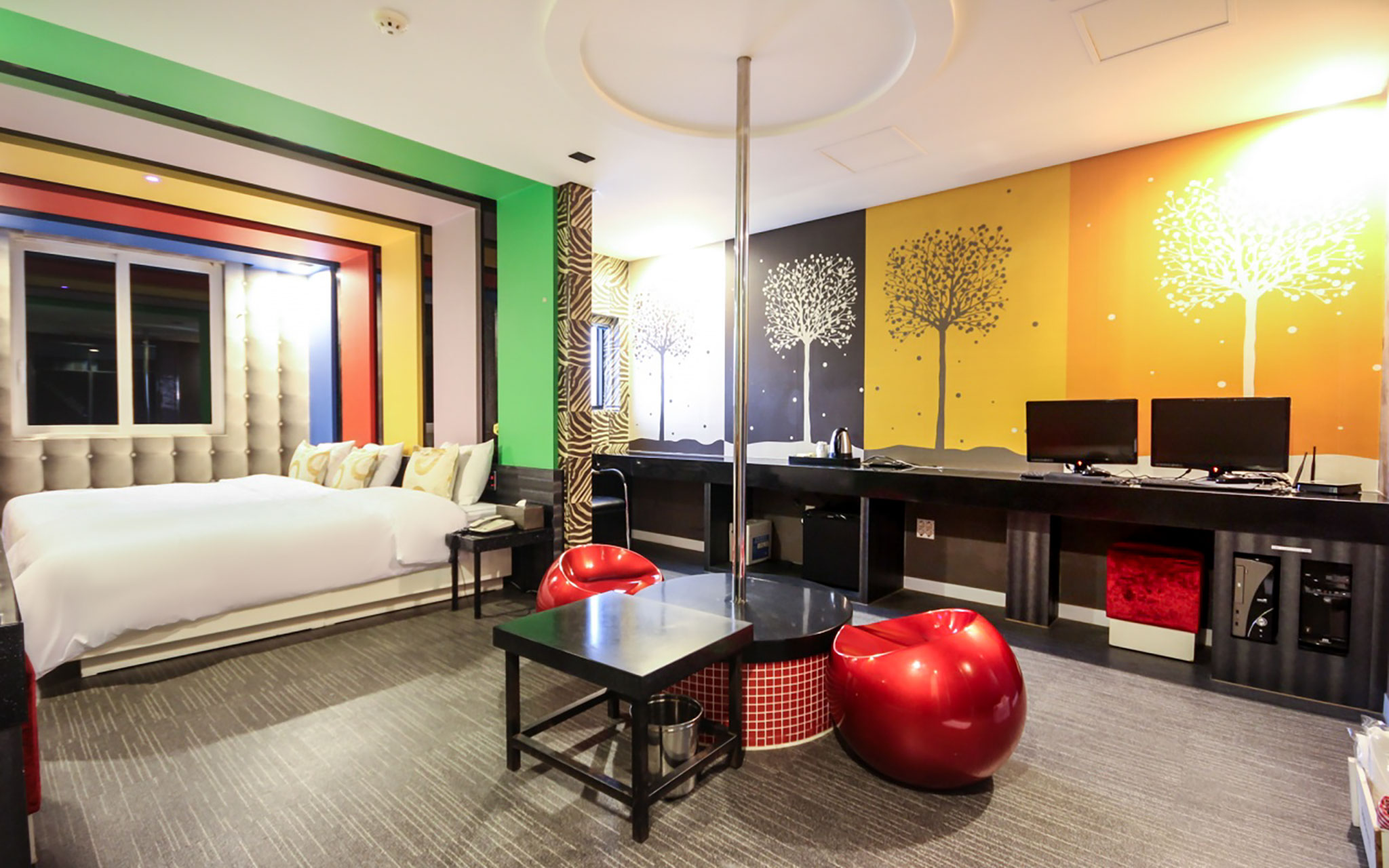 room detail thumbnail 1