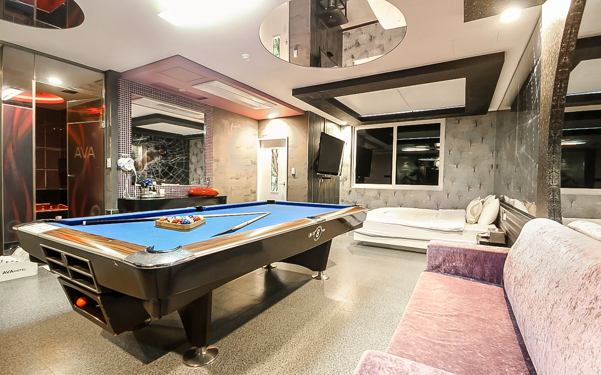 room detail thumbnail 1