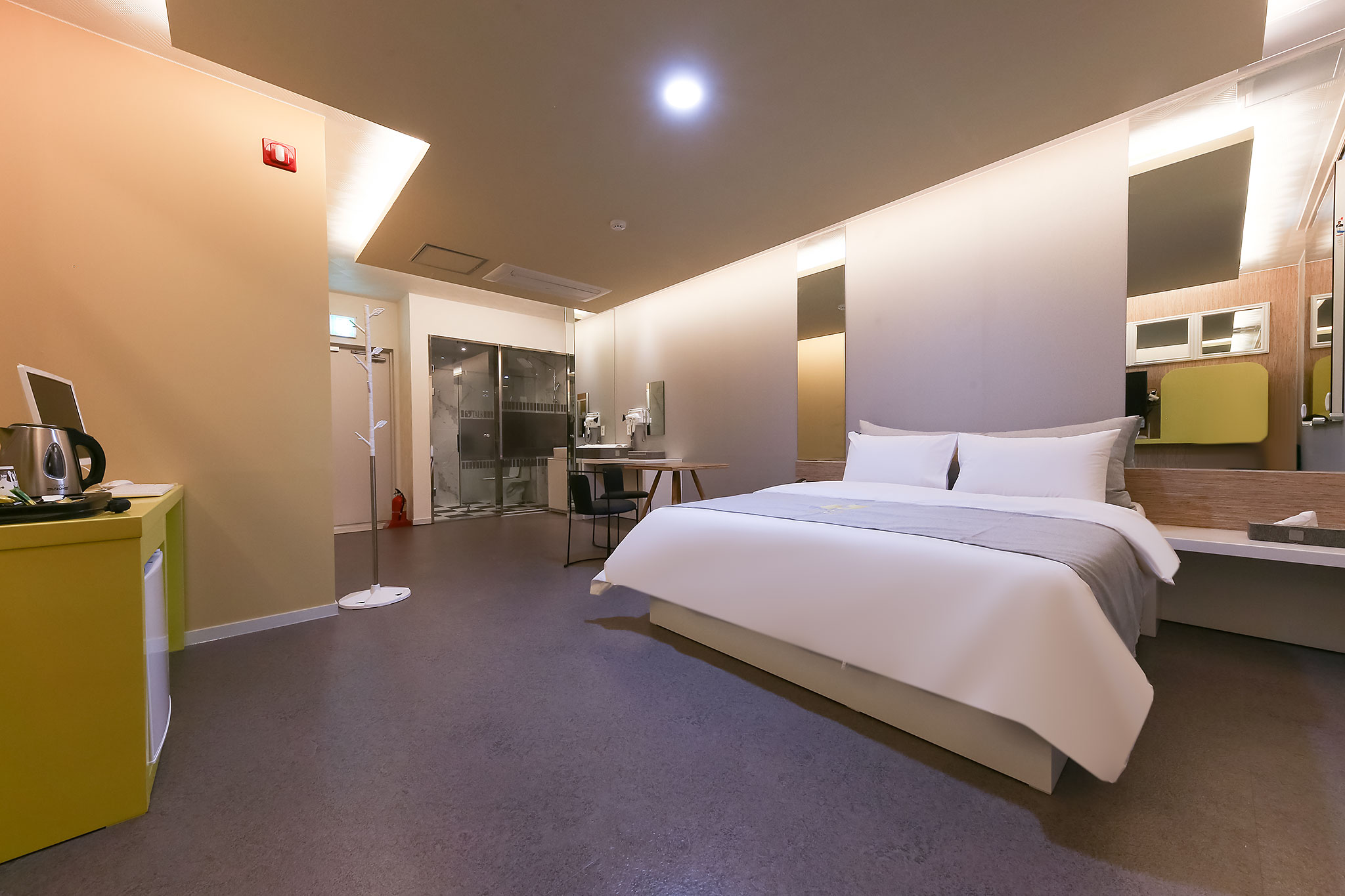 room detail thumbnail 2