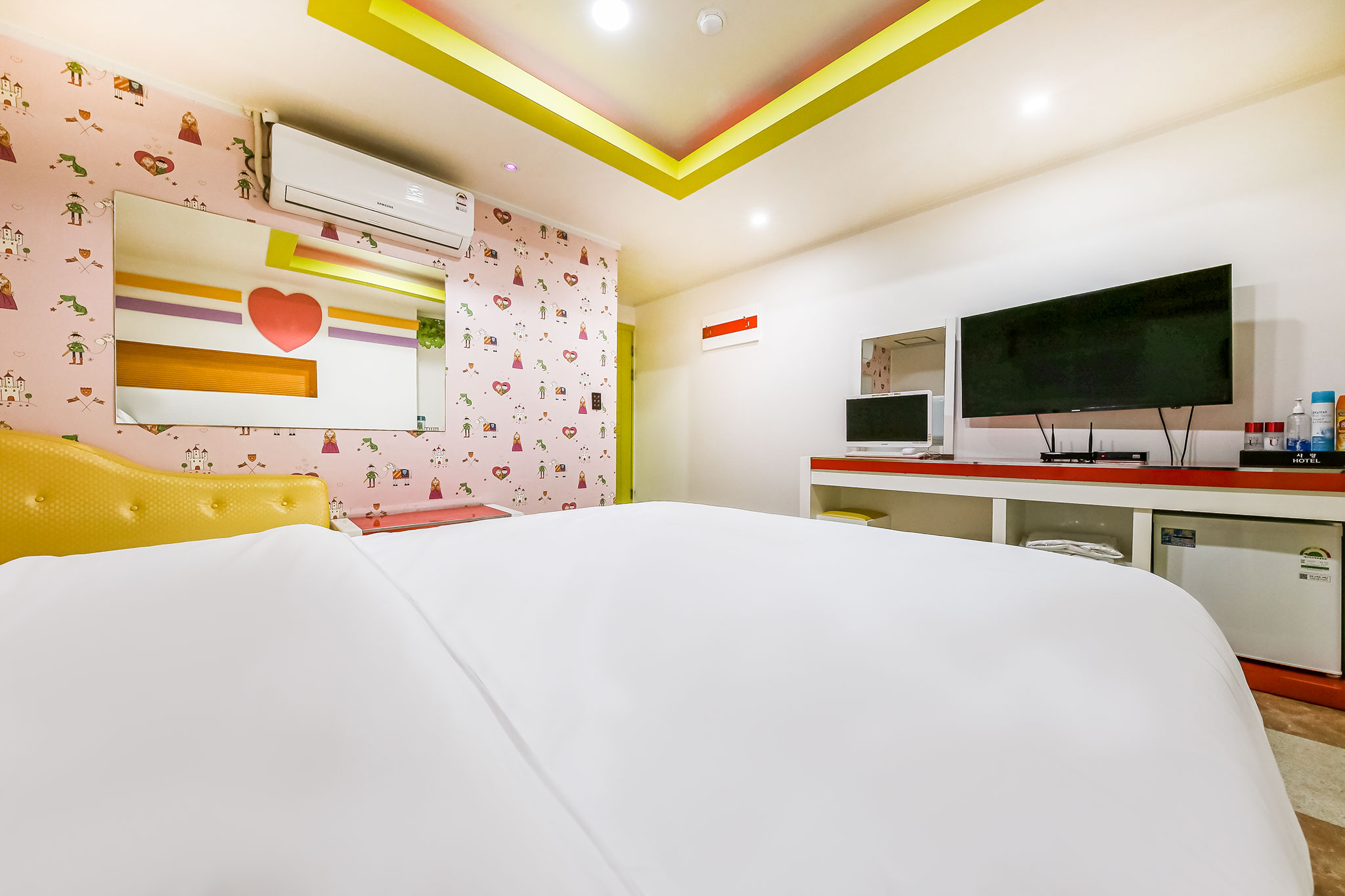 room detail thumbnail 2