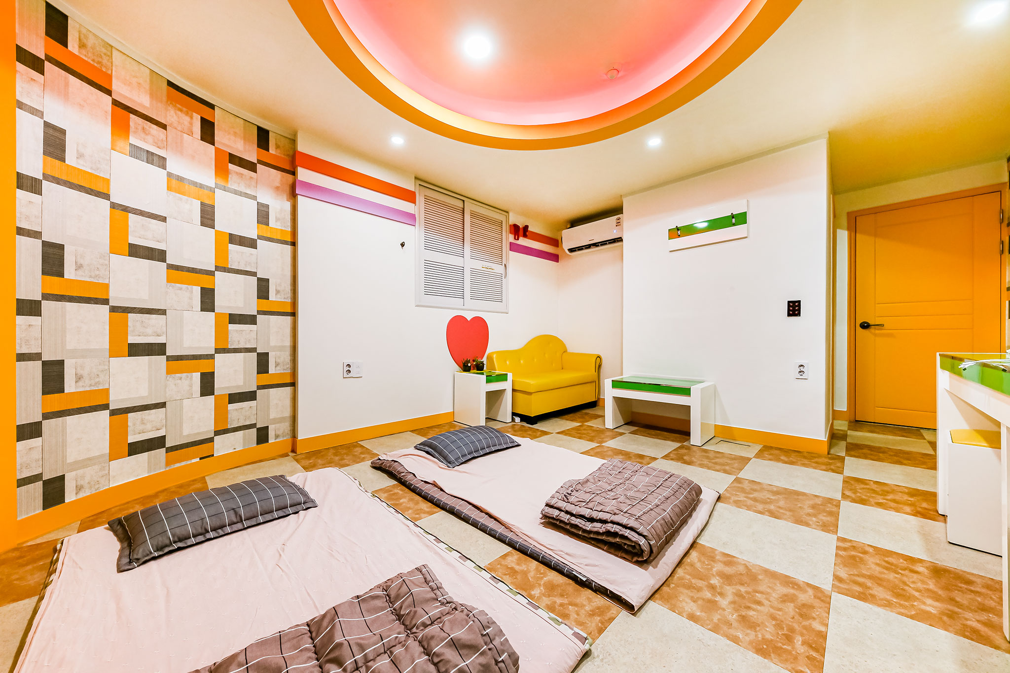 room detail thumbnail 1