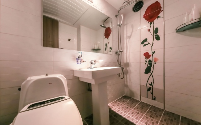 room detail thumbnail 2