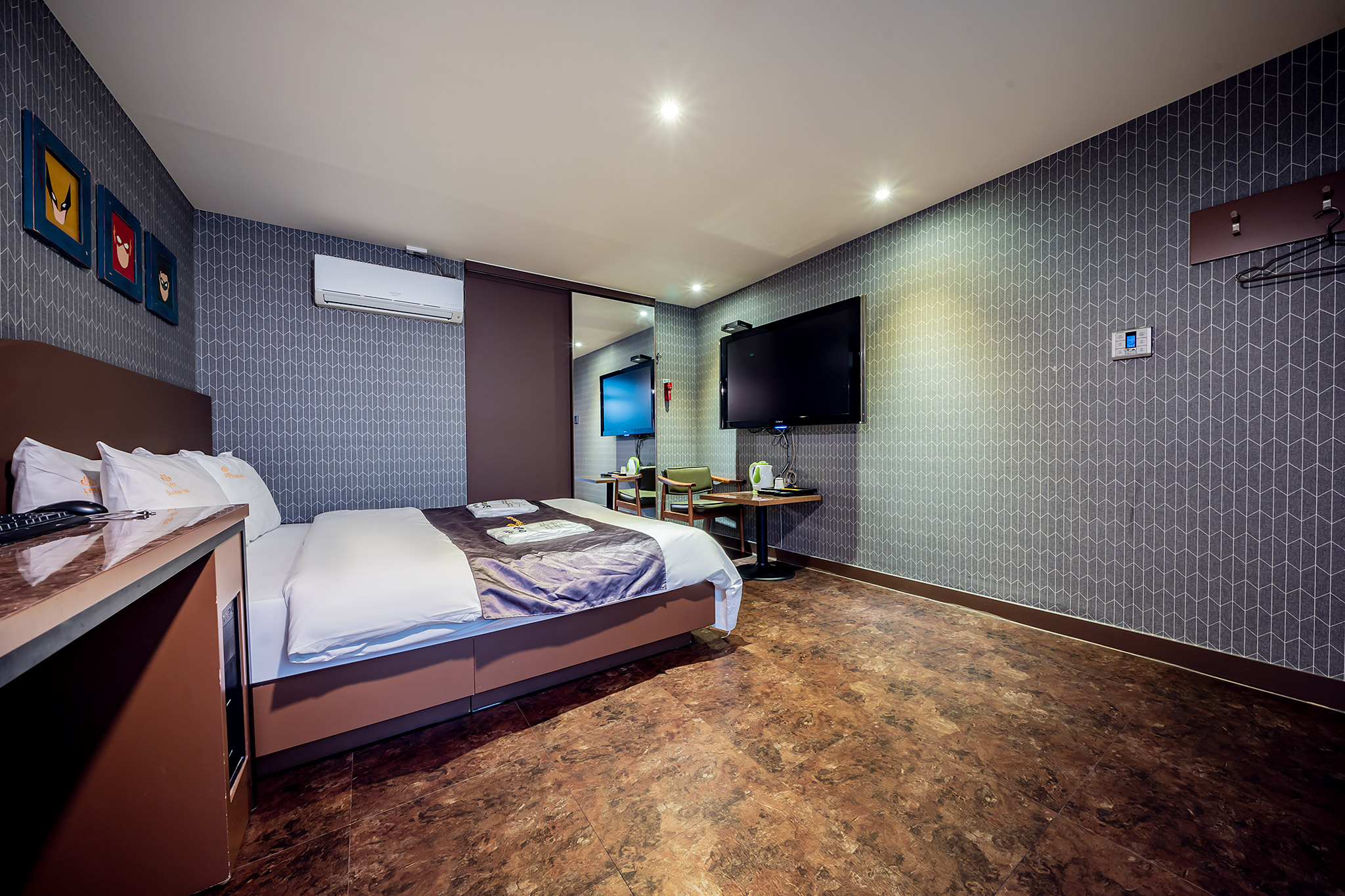 room detail thumbnail 2