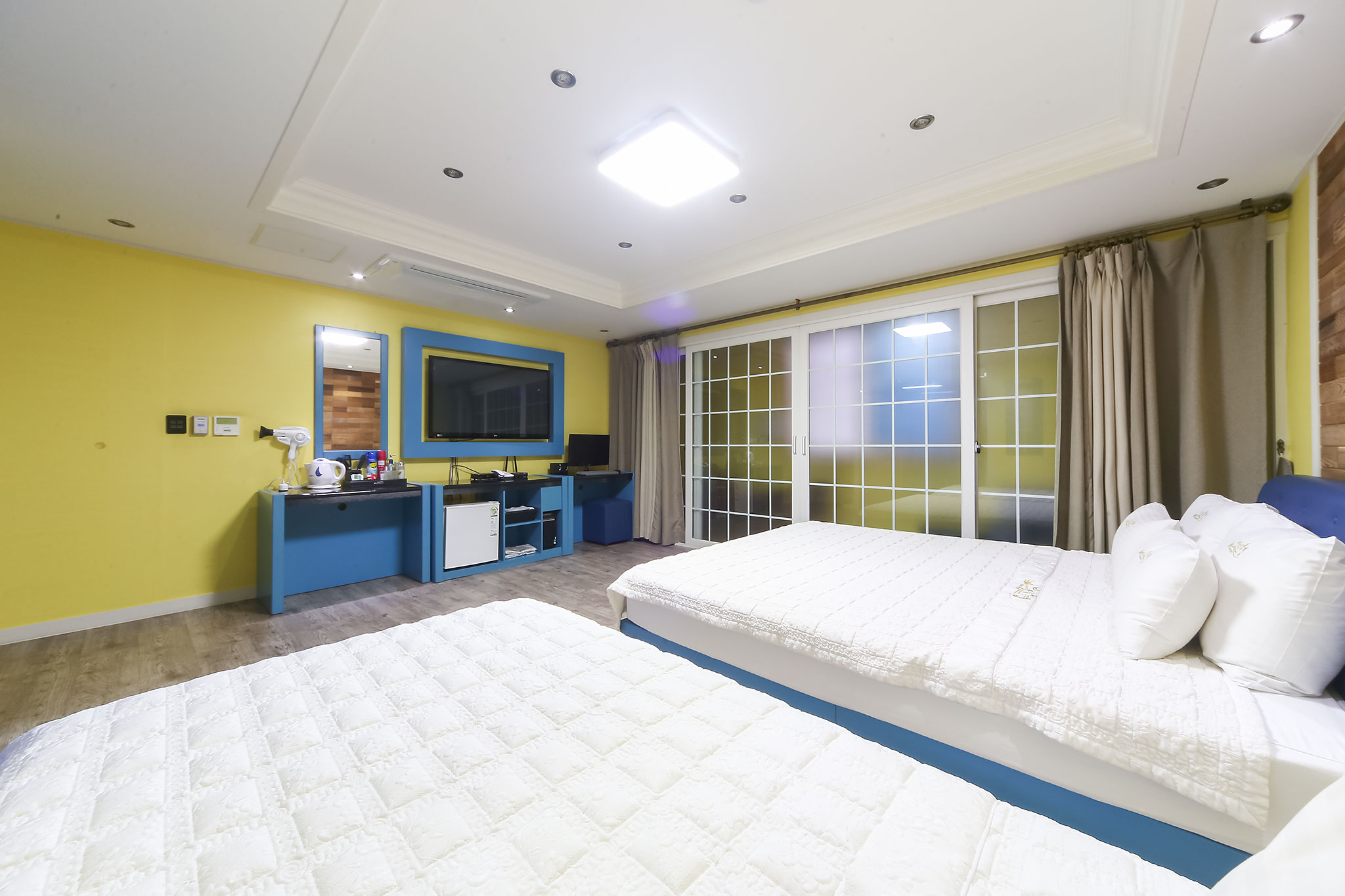 room detail thumbnail 2