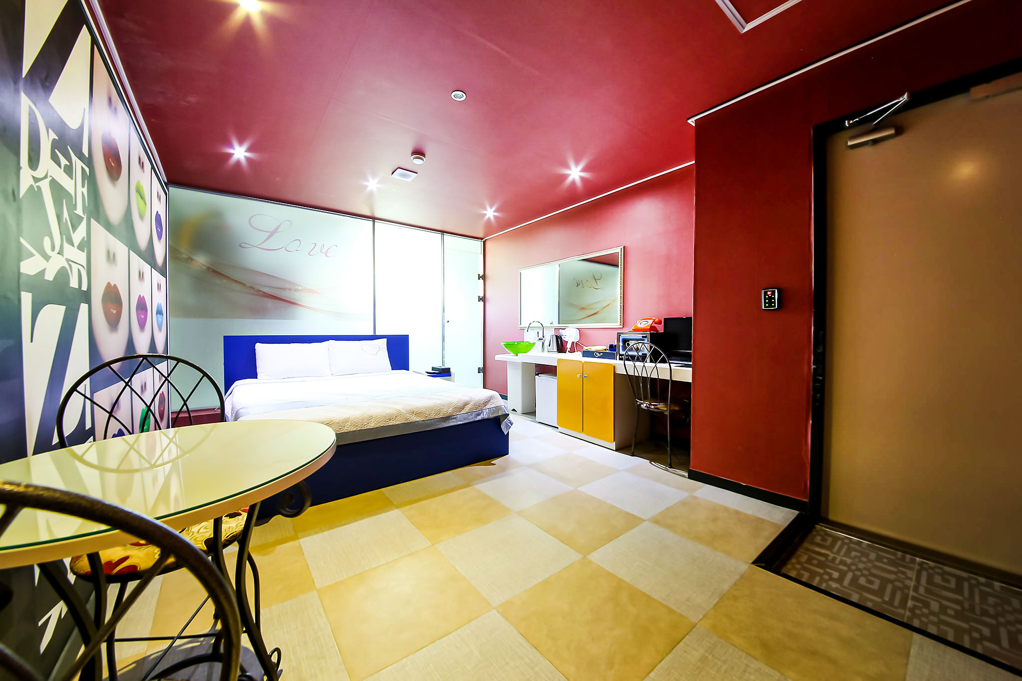 room detail thumbnail 1