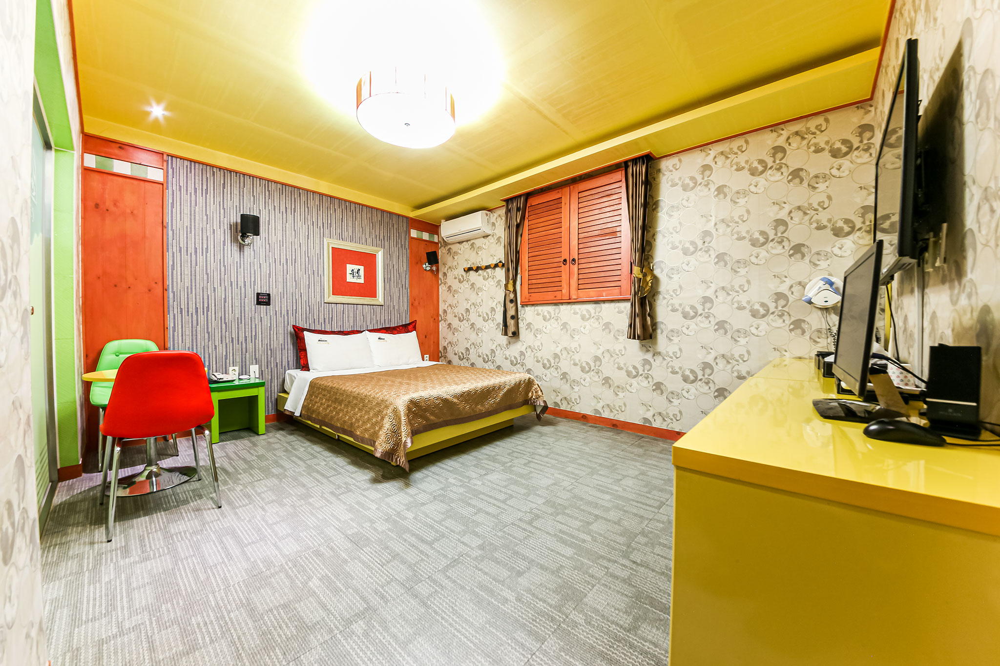 room detail thumbnail 1