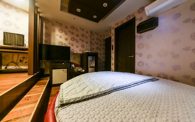 room detail thumbnail 1