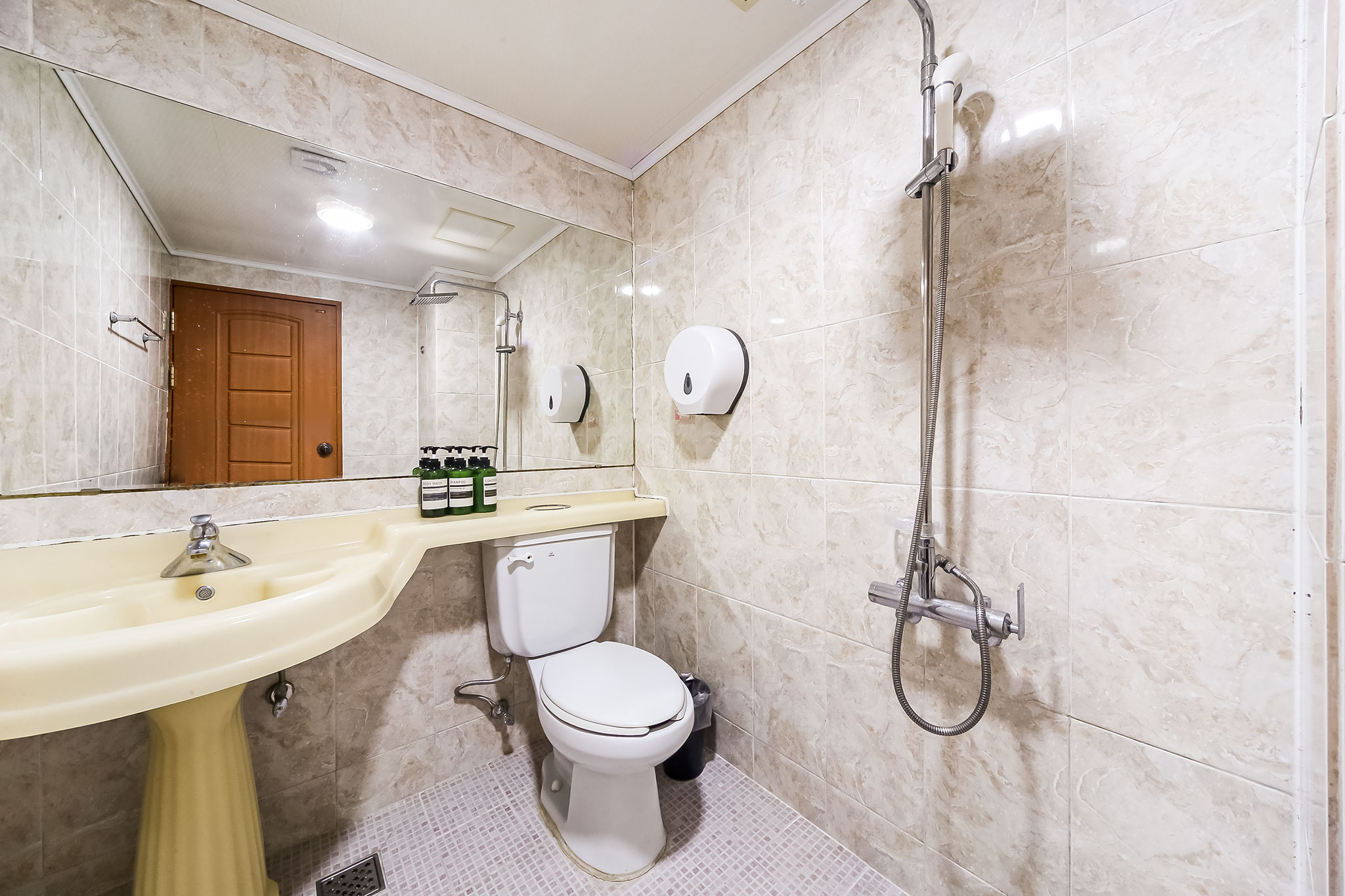 room detail thumbnail 2