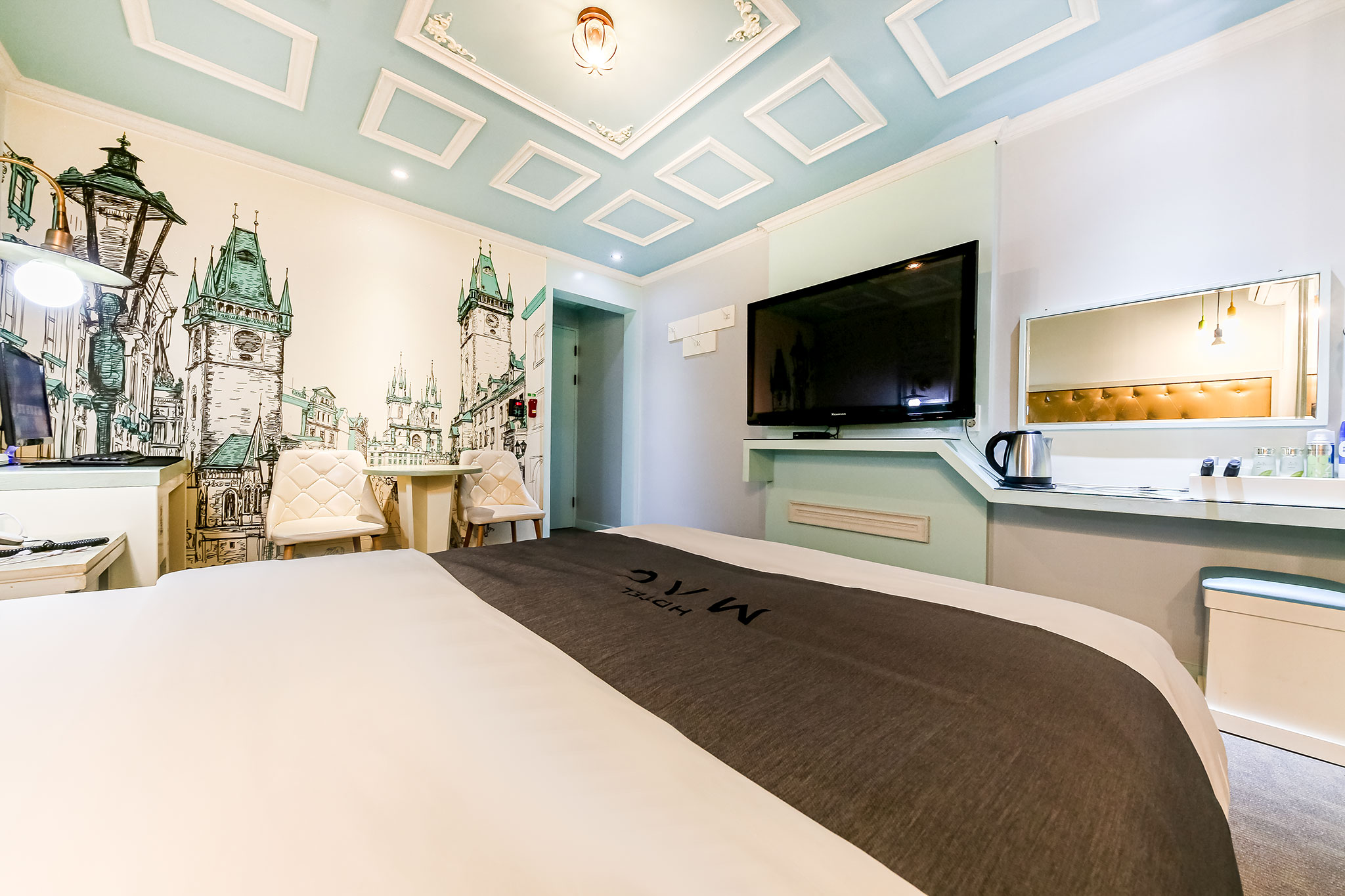 room detail thumbnail 1