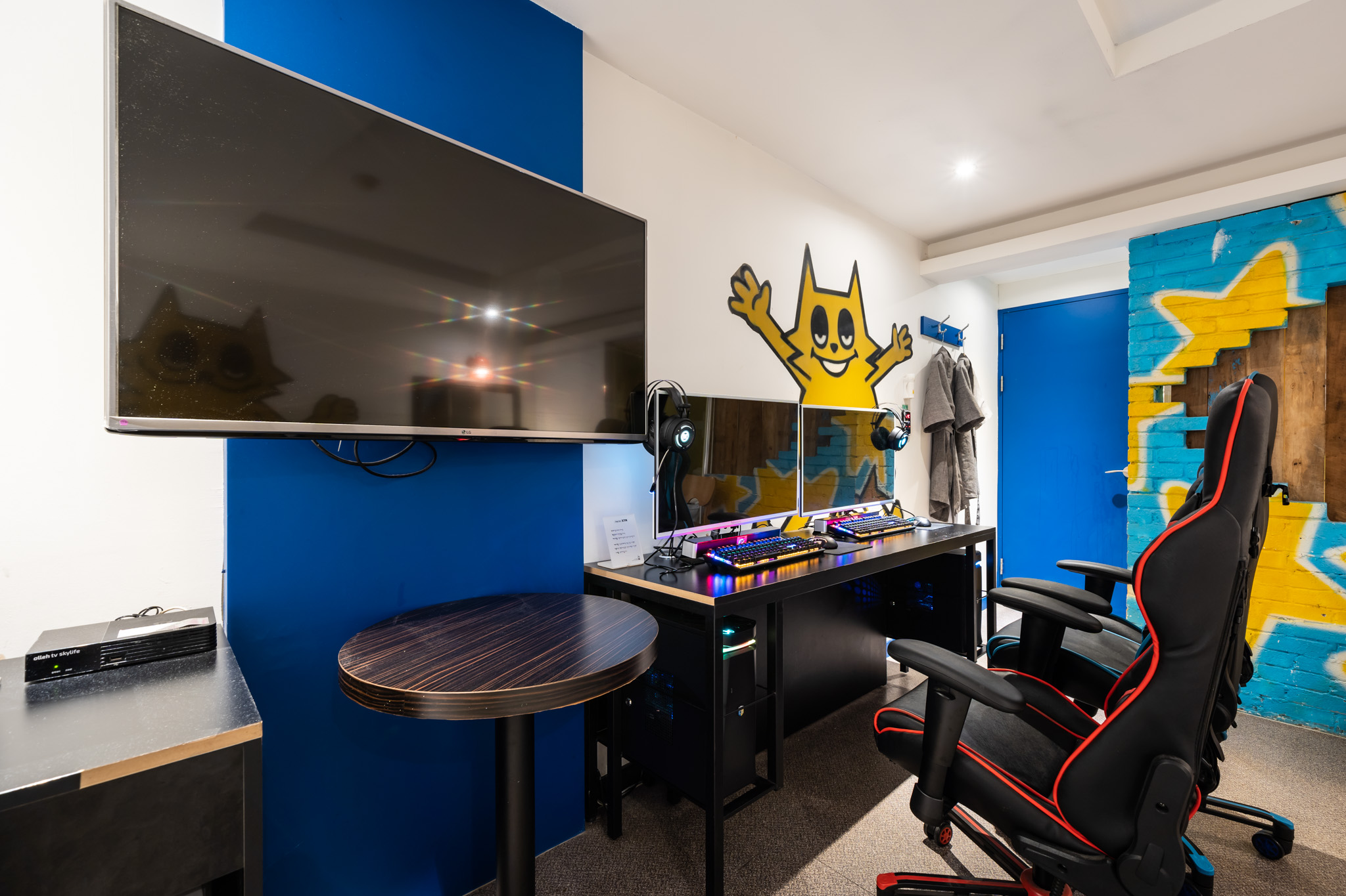 room detail thumbnail 2