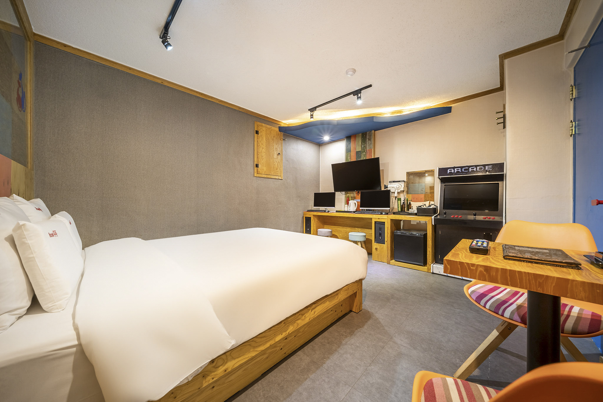 room detail thumbnail 1