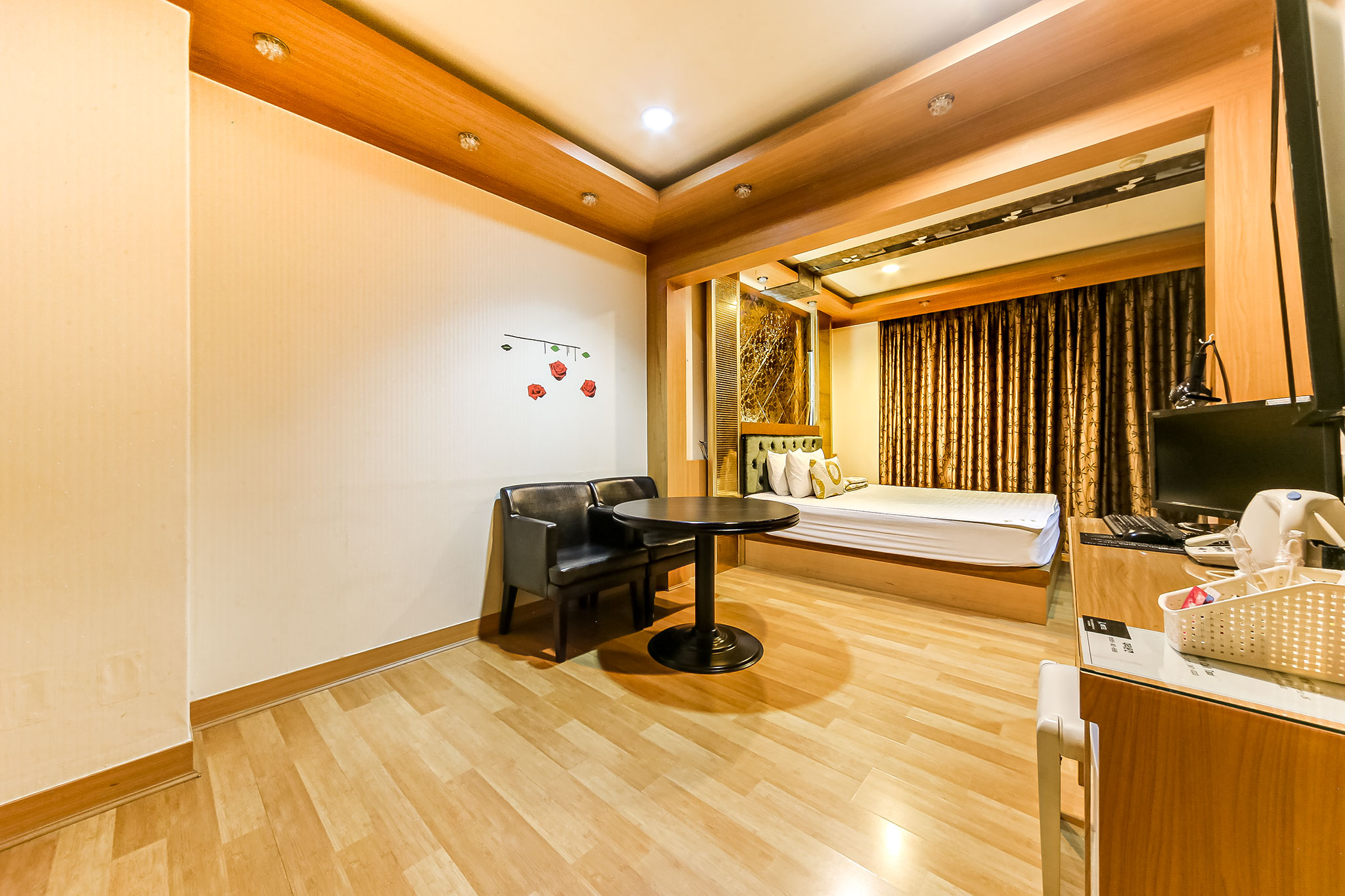 room detail thumbnail 1