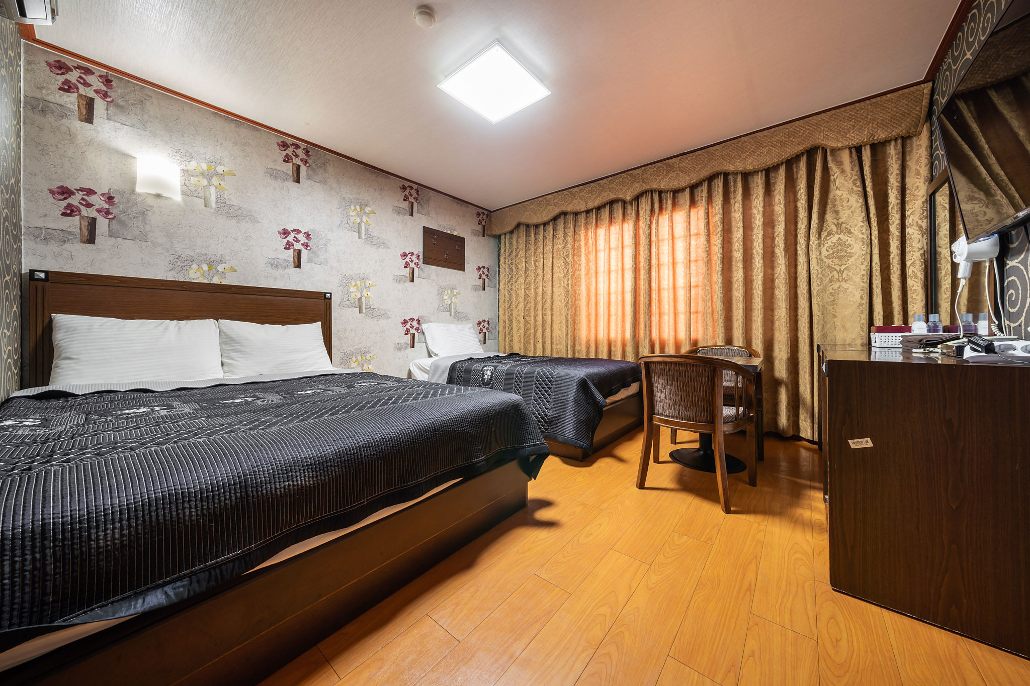 room detail thumbnail 0