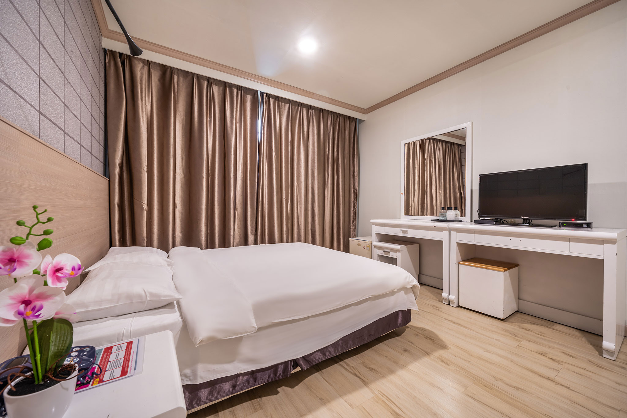 room detail thumbnail 1