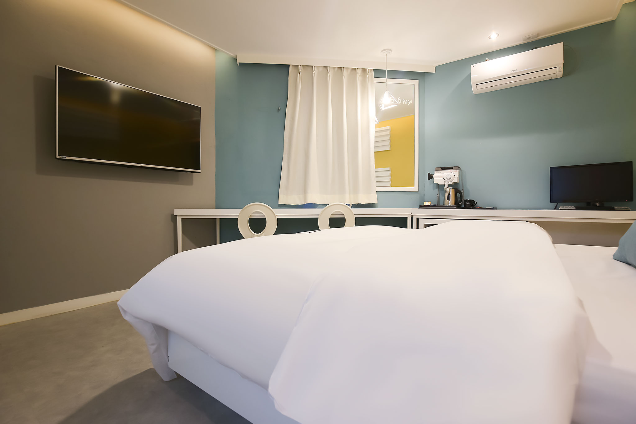 room detail thumbnail 1