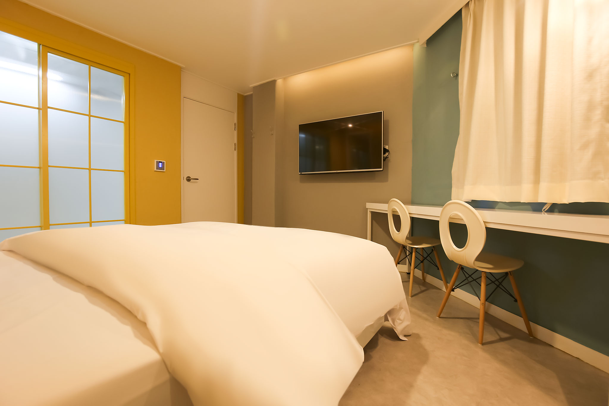 room detail thumbnail 2