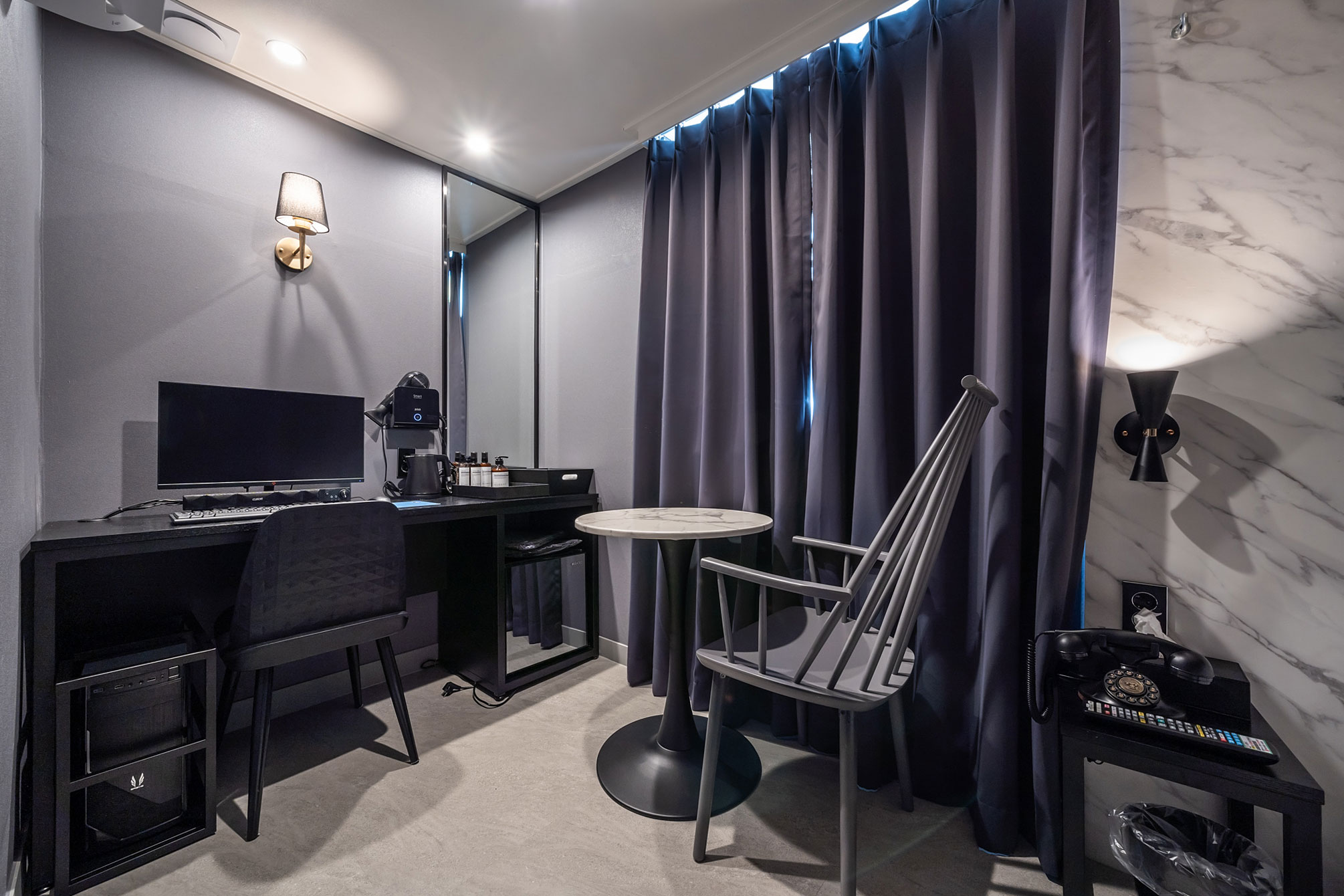 room detail thumbnail 2