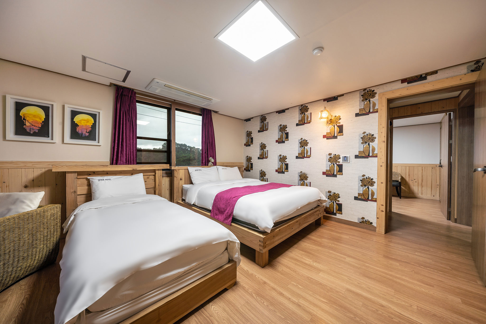 room detail thumbnail 1