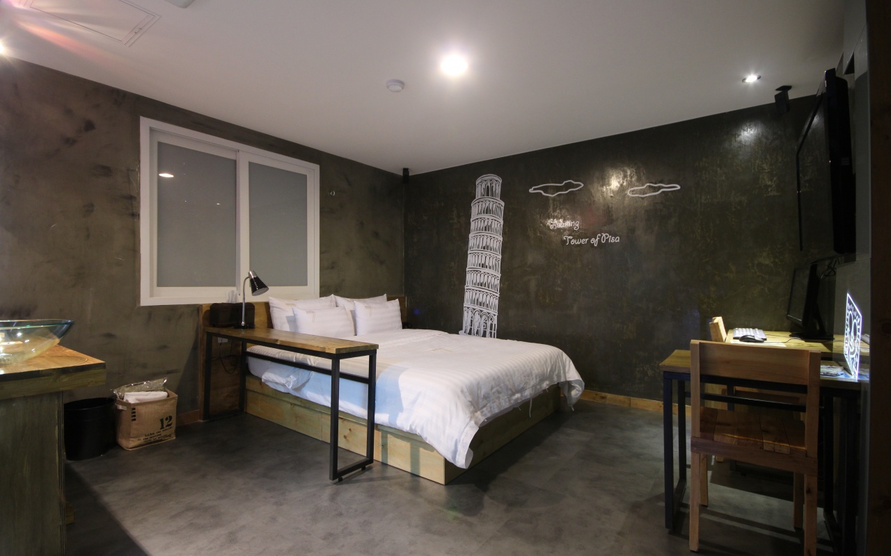 room detail thumbnail 1