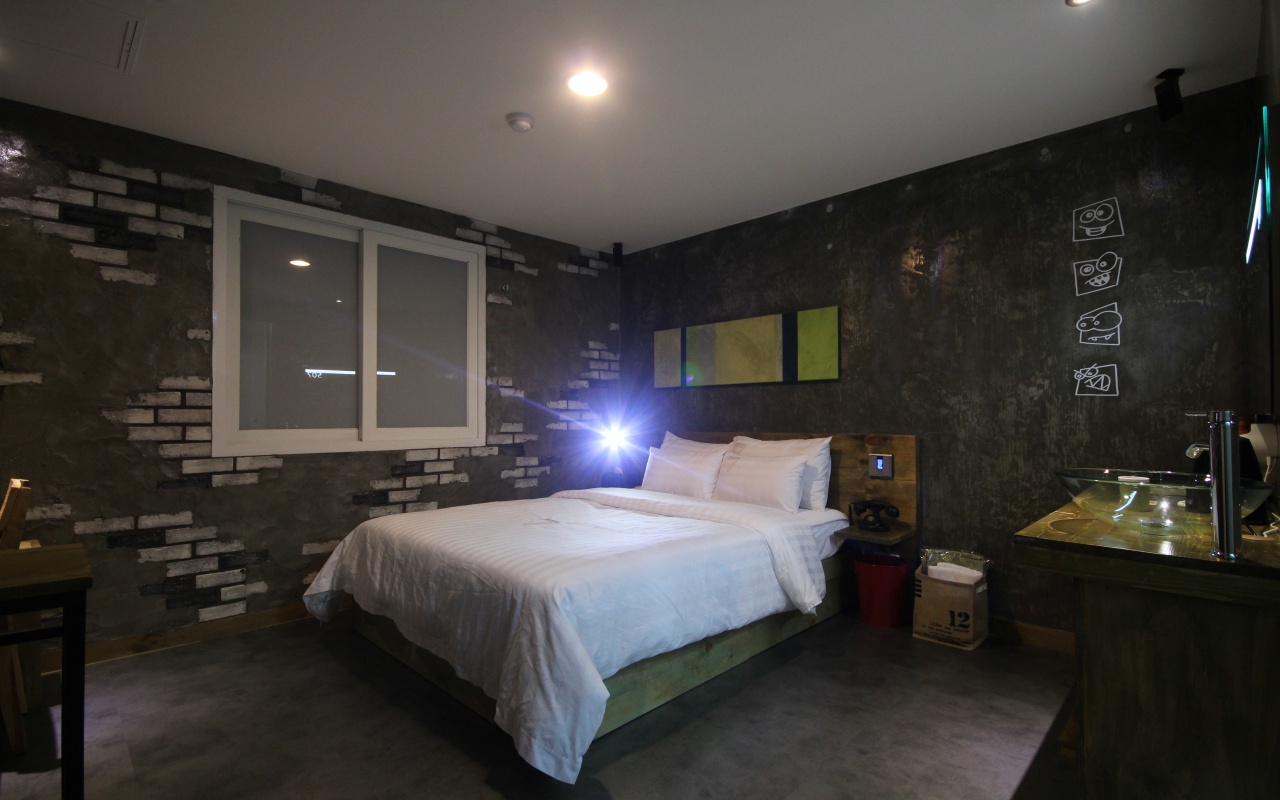 room detail thumbnail 1