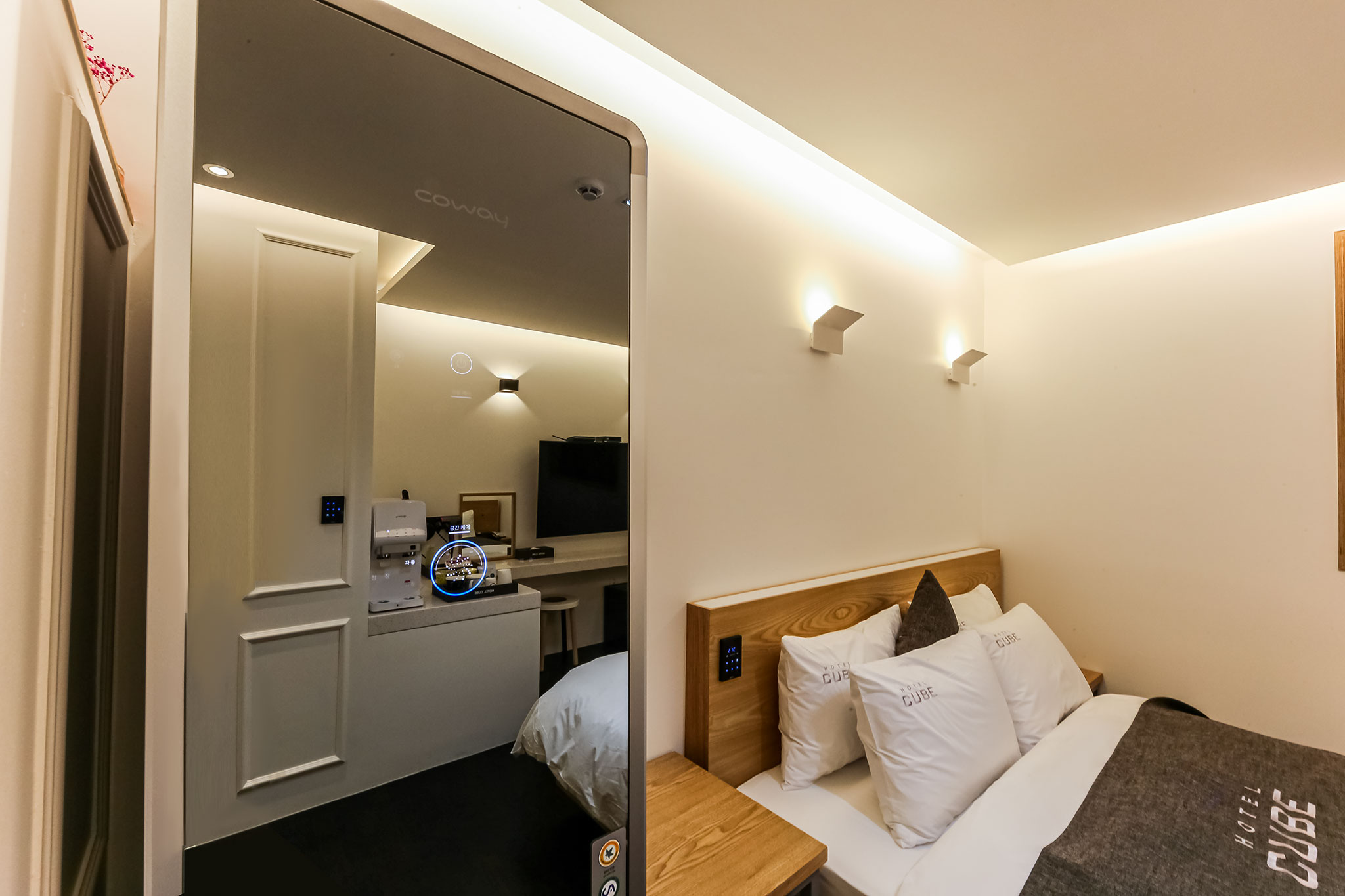 room detail thumbnail 2