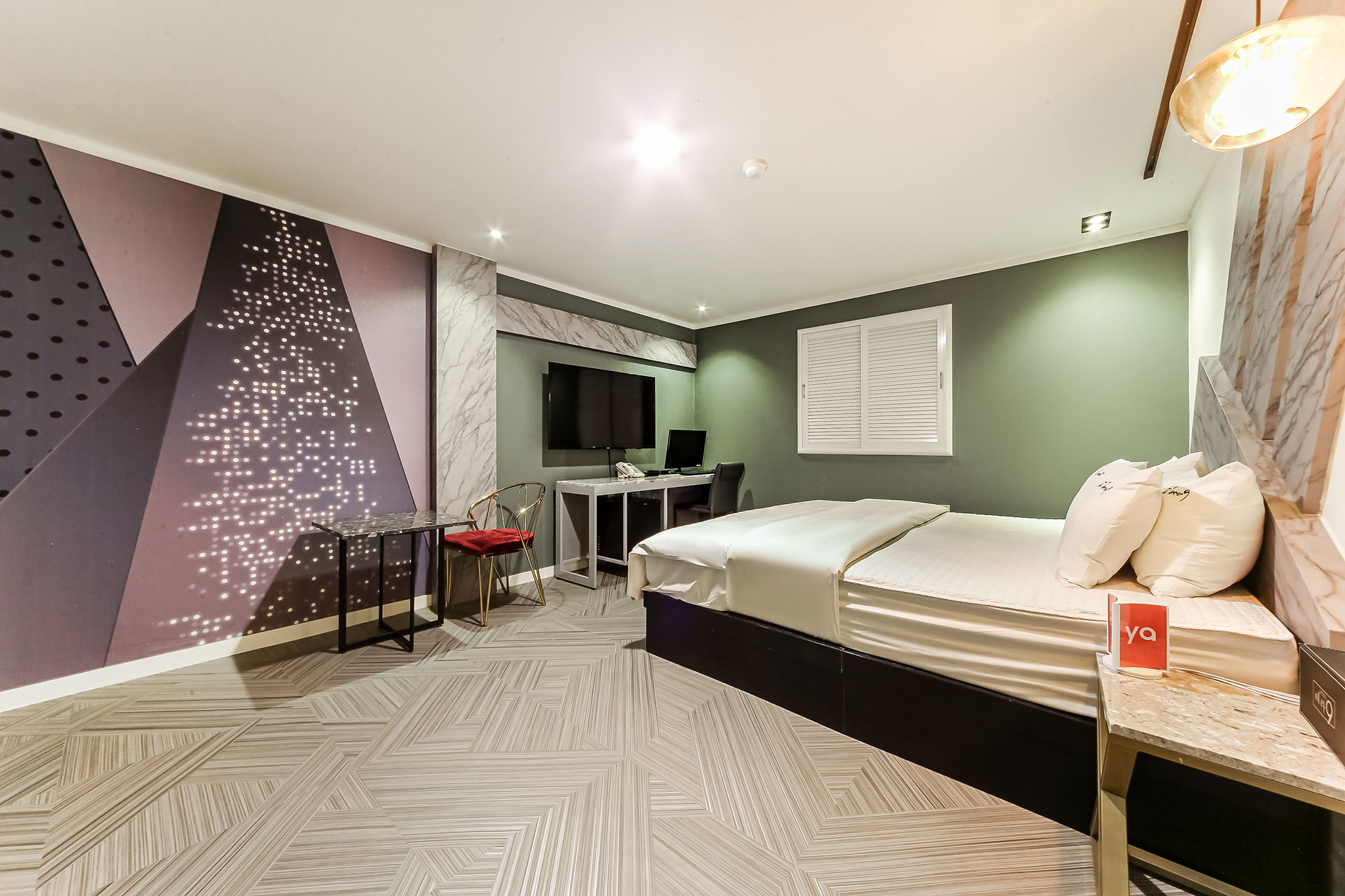 room detail thumbnail 2