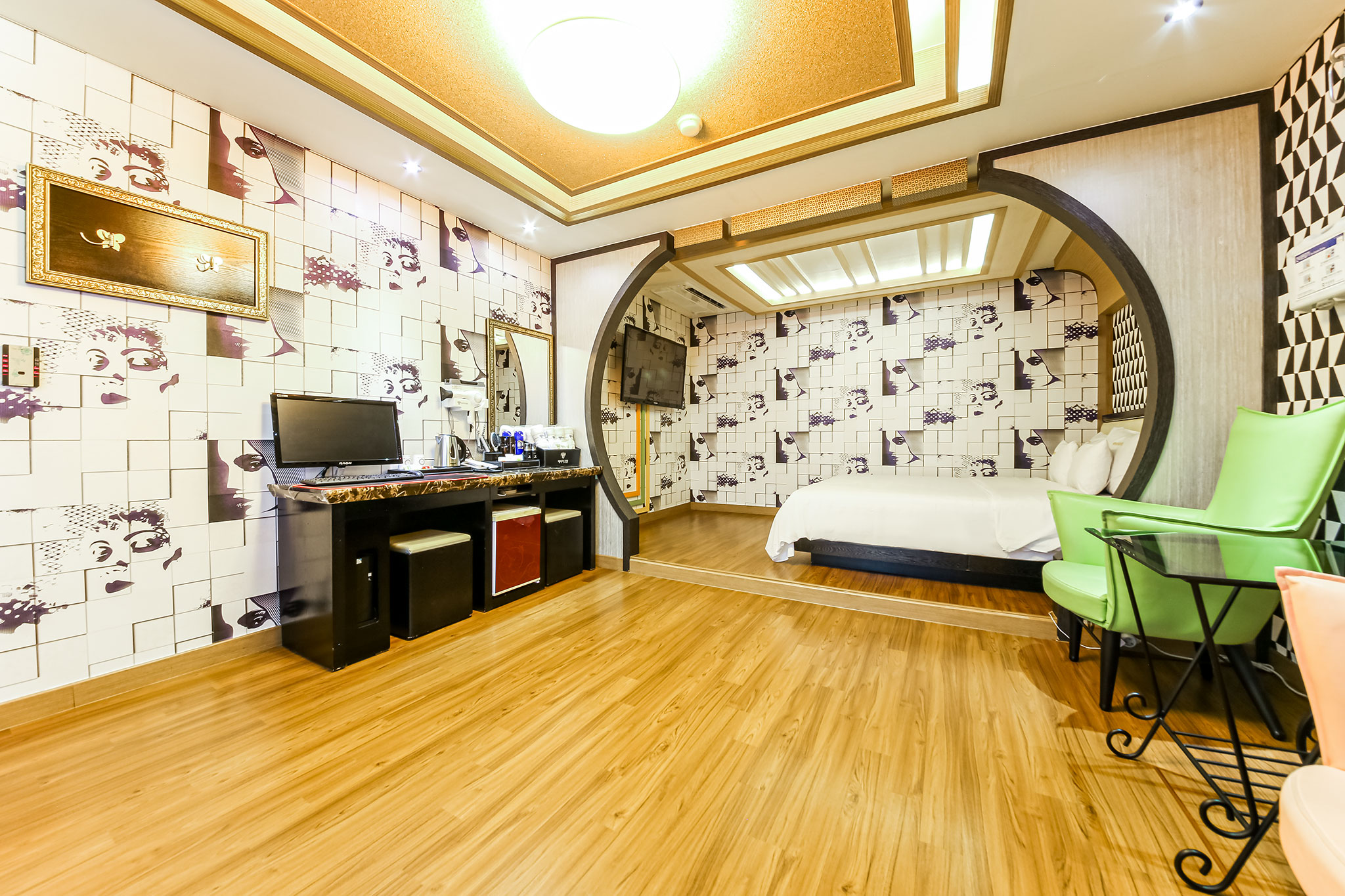 room detail thumbnail 2