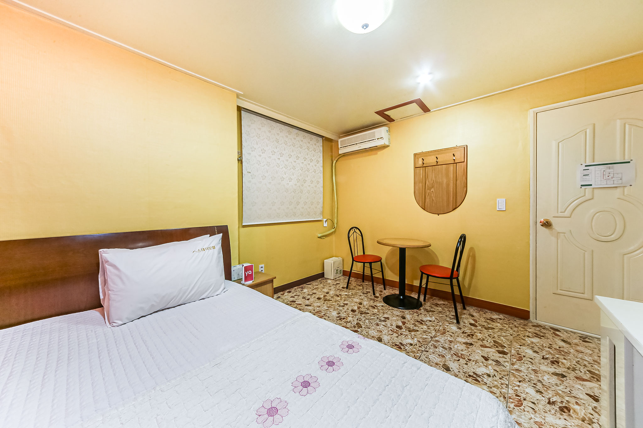 room detail thumbnail 2