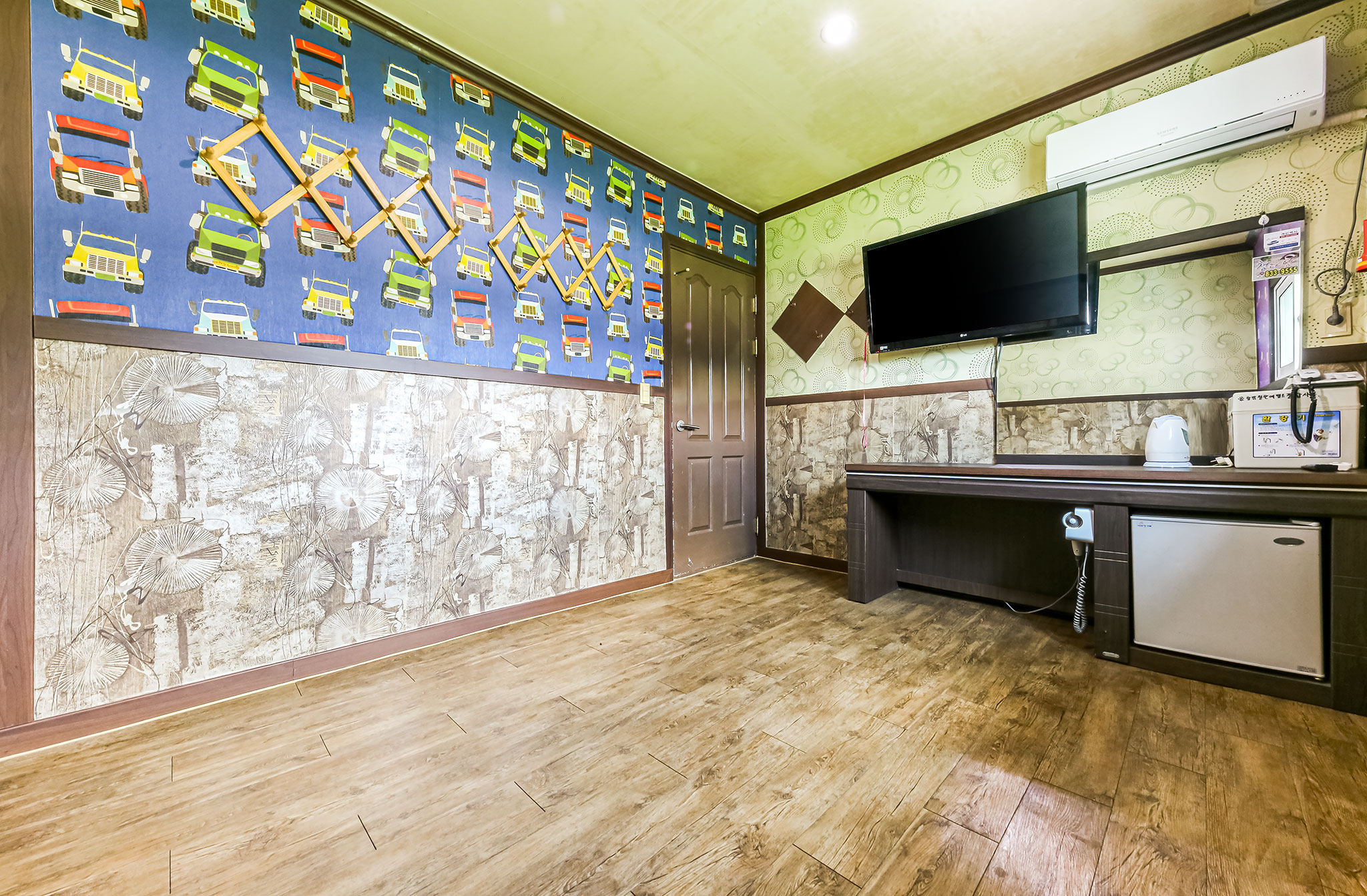 room detail thumbnail 2