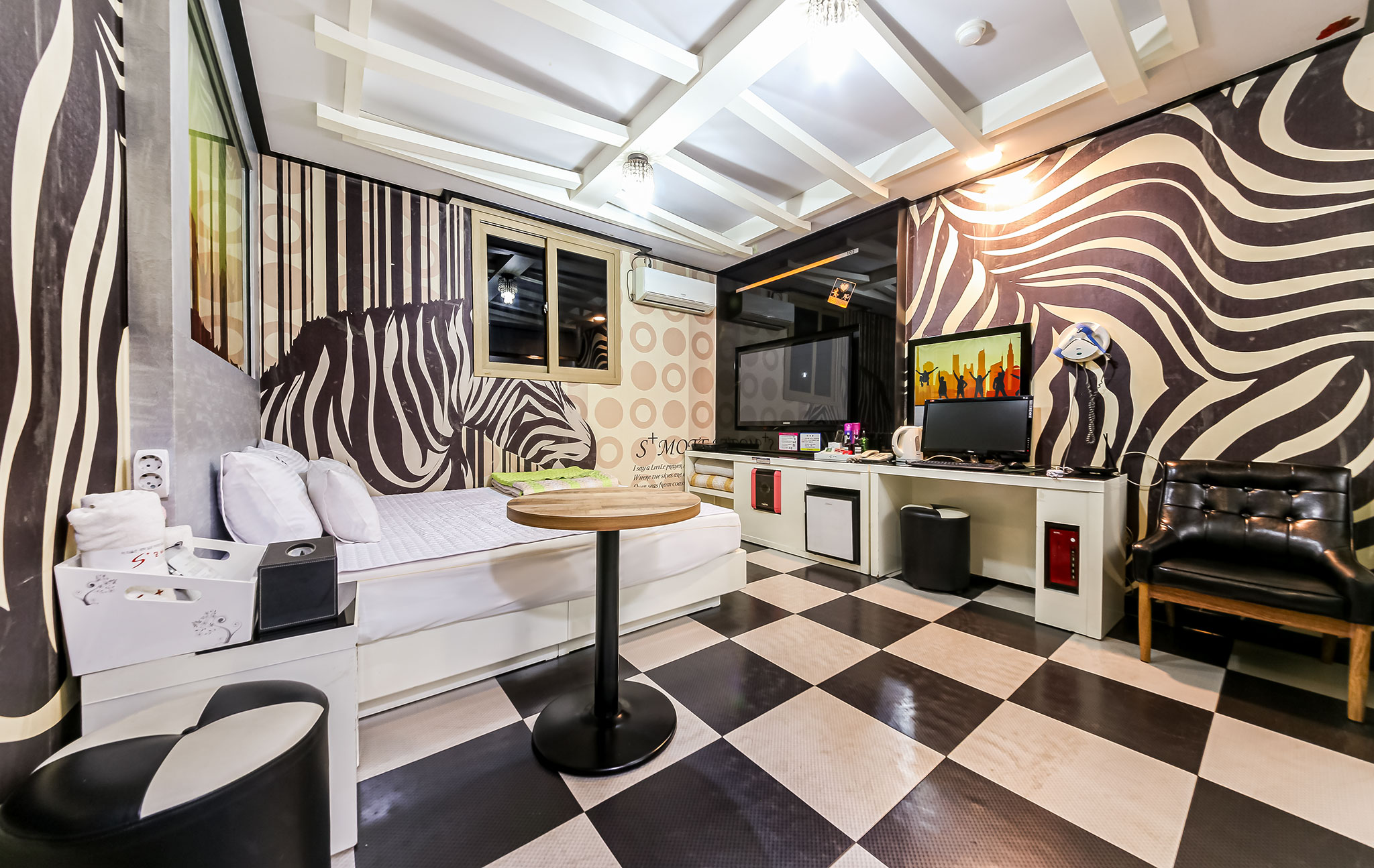 room detail thumbnail 0