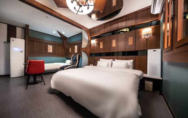 수원시청역 로즈