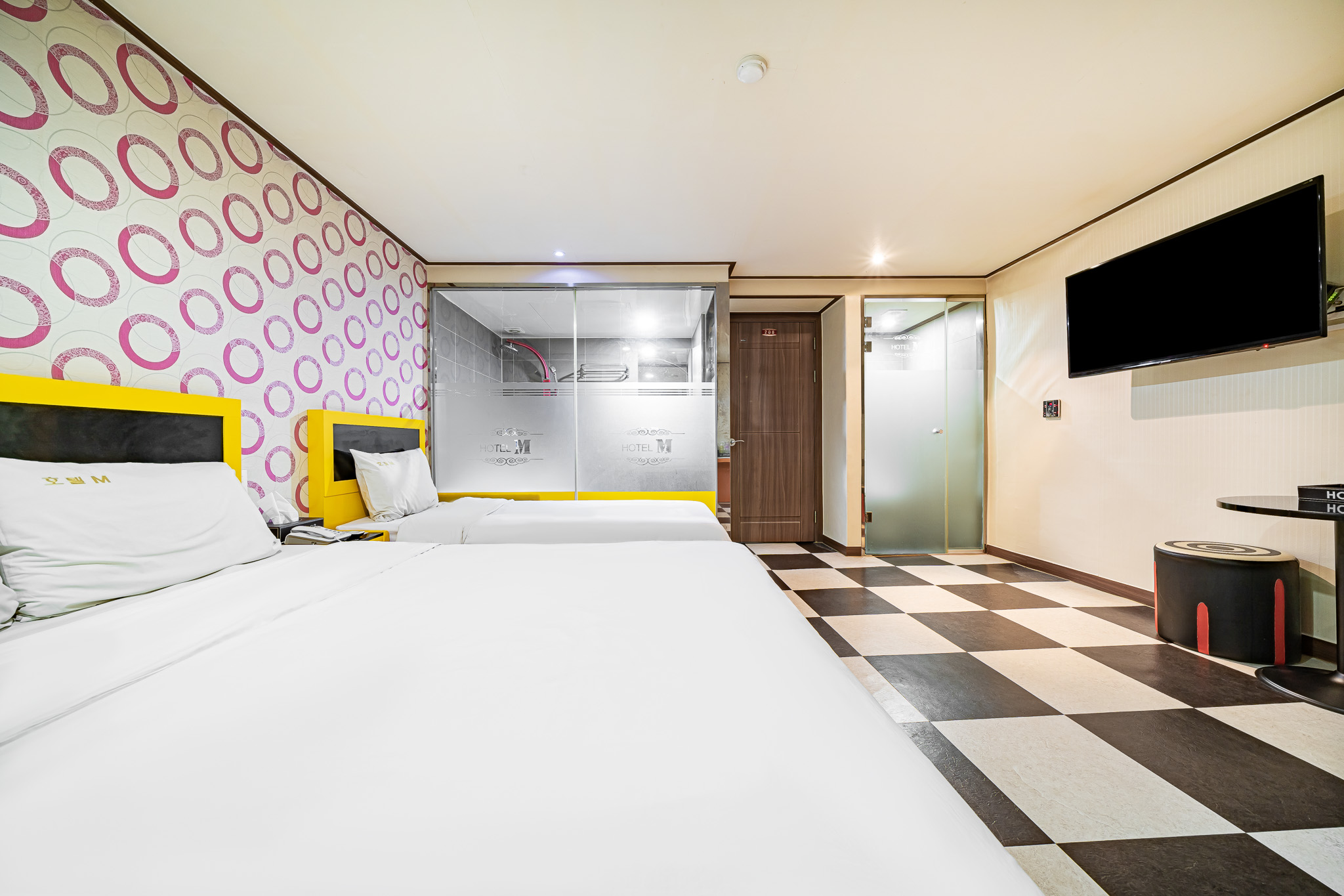 room detail thumbnail 2