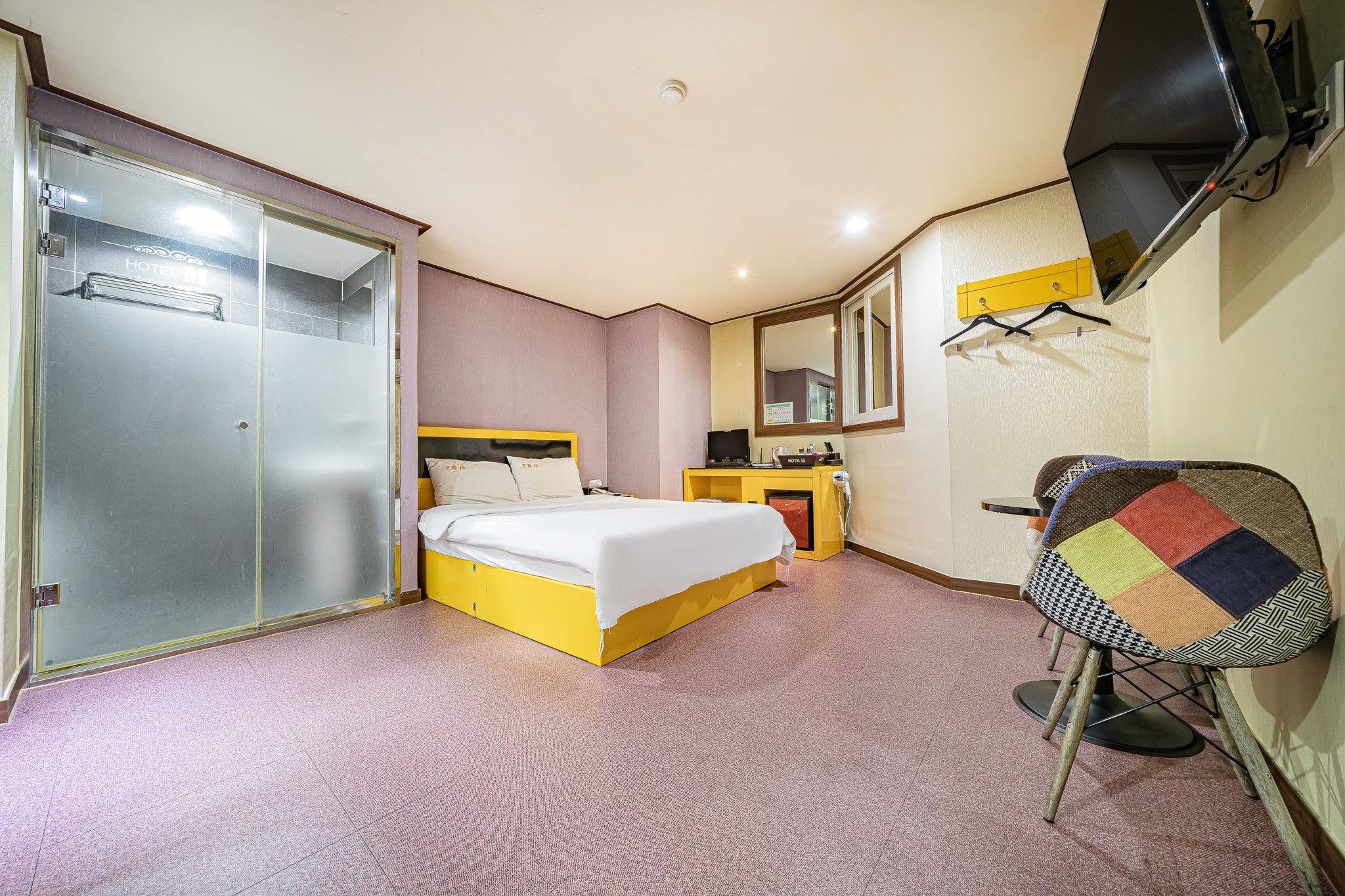 room detail thumbnail 1