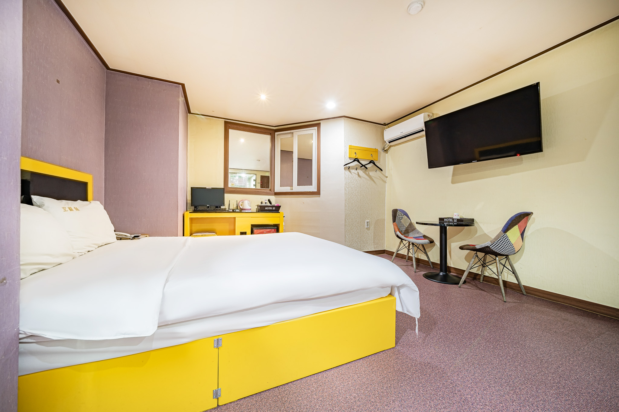 room detail thumbnail 2