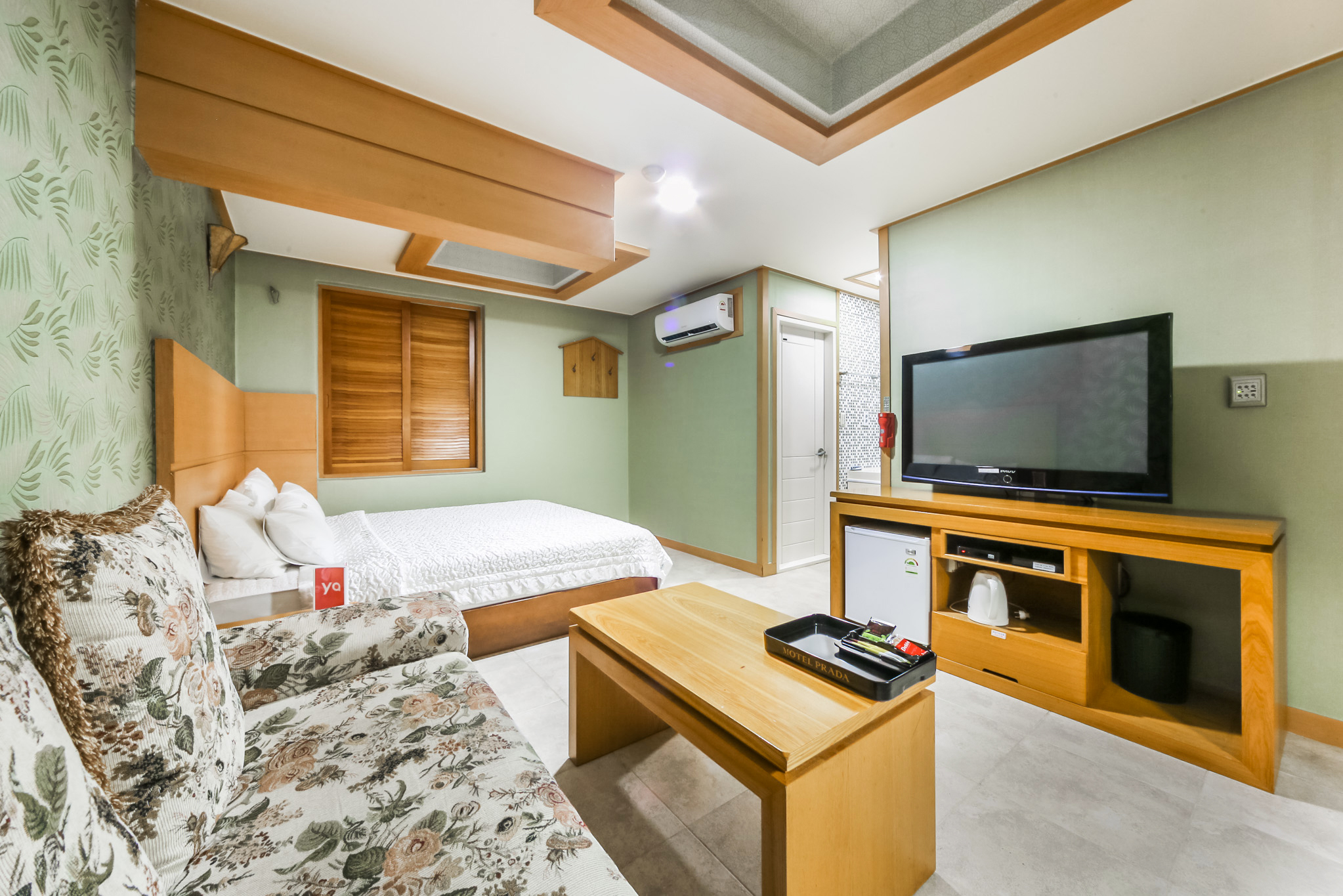 room detail thumbnail 2