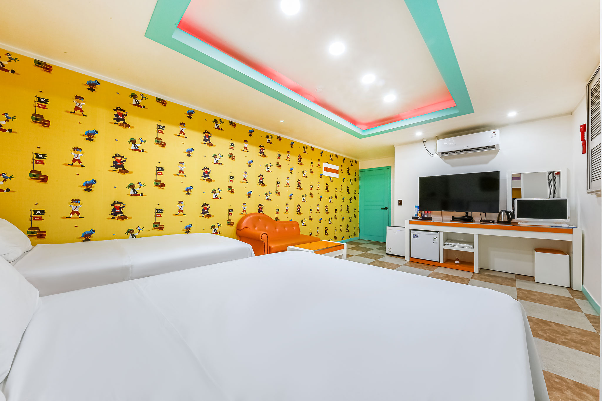 room detail thumbnail 2