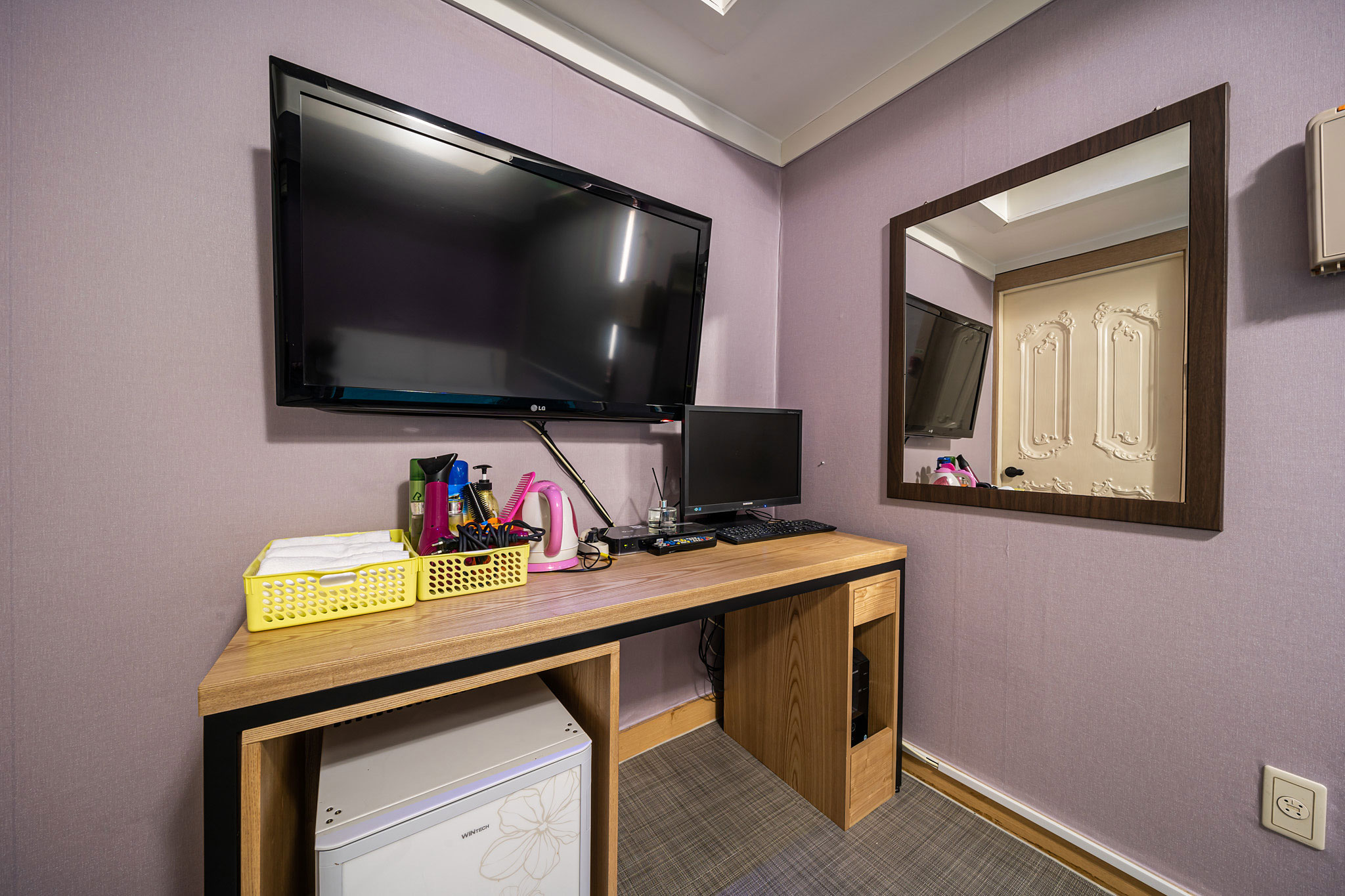 room detail thumbnail 2
