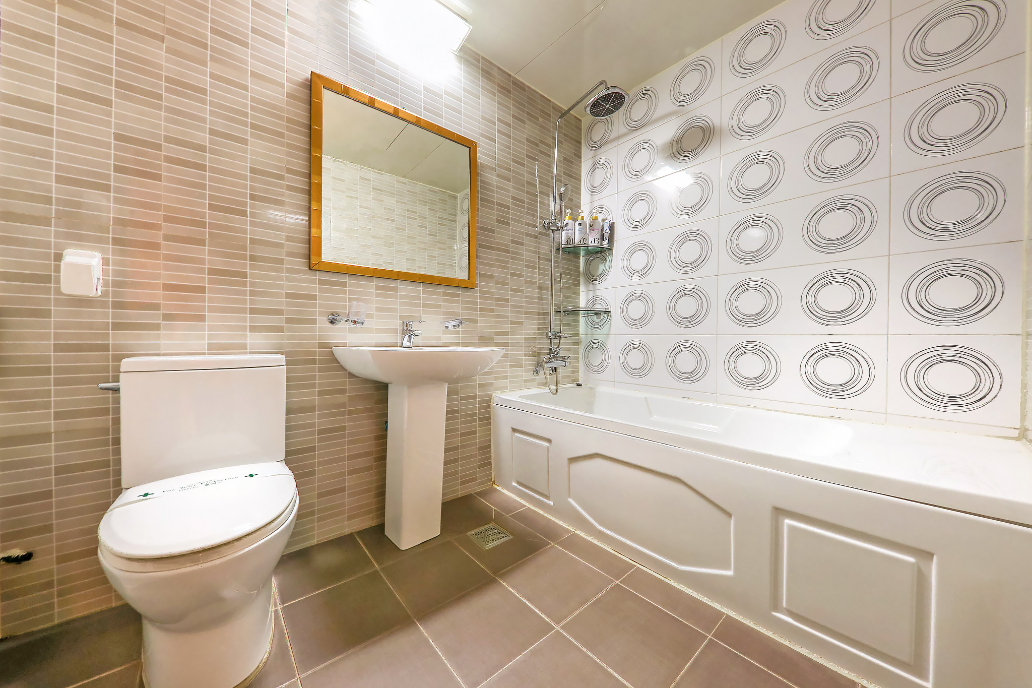 room detail thumbnail 2