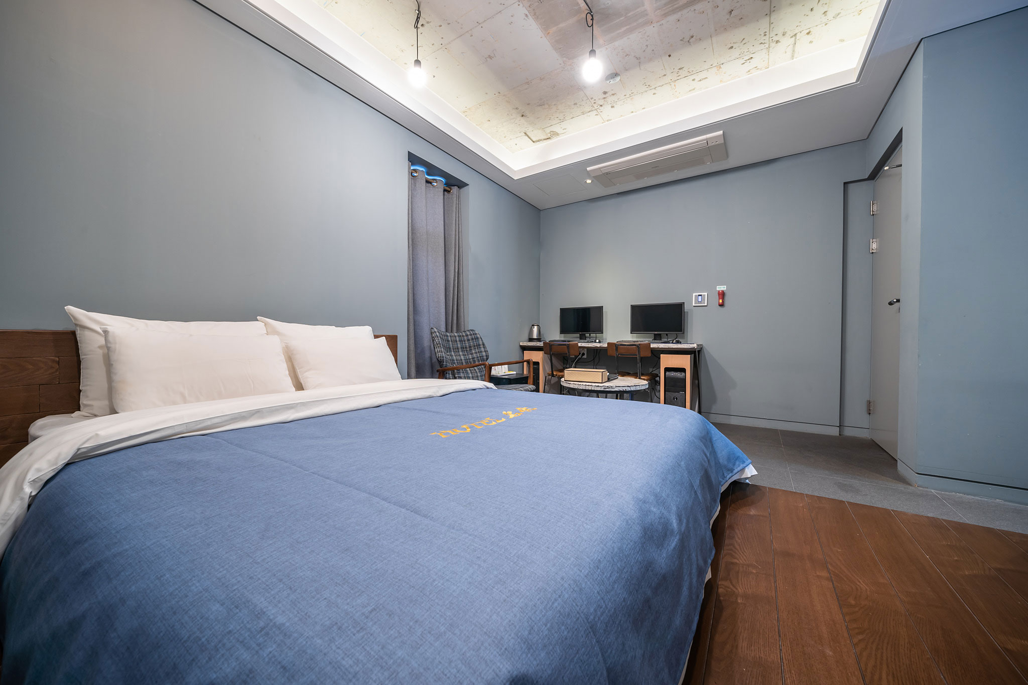 room detail thumbnail 1