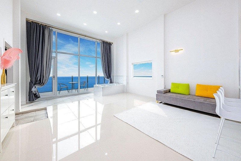 room detail thumbnail 2