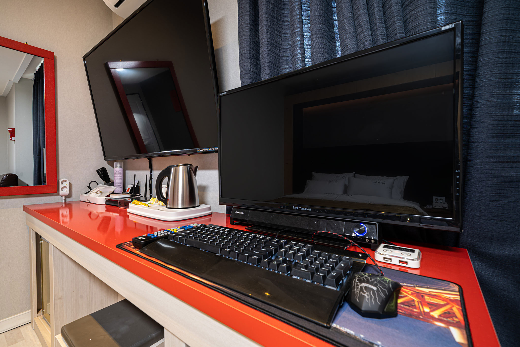 room detail thumbnail 1