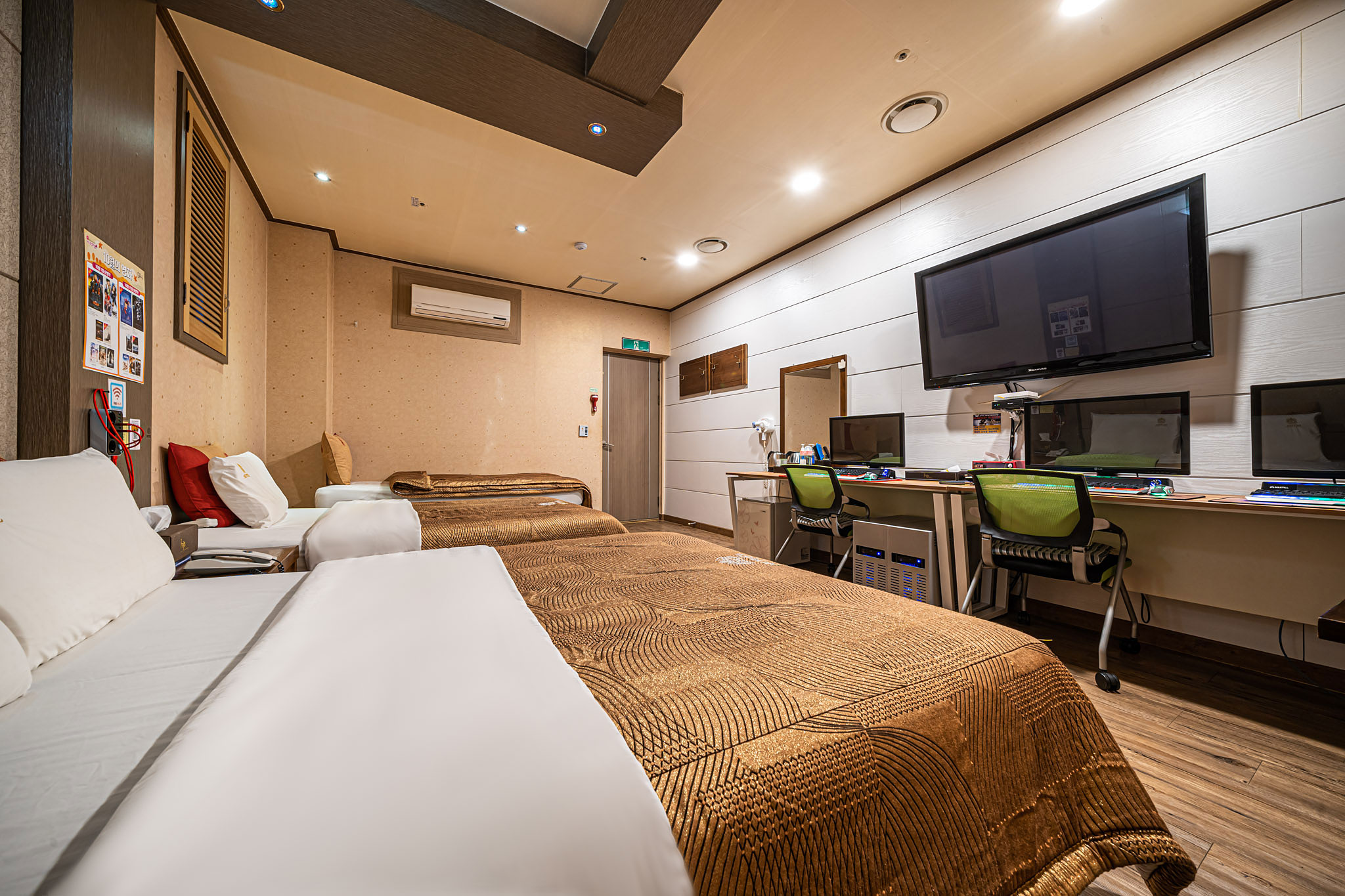 room detail thumbnail 2