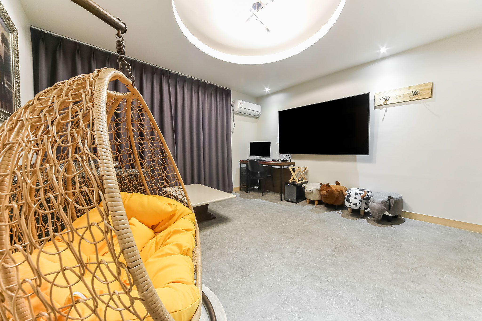 room detail thumbnail 1